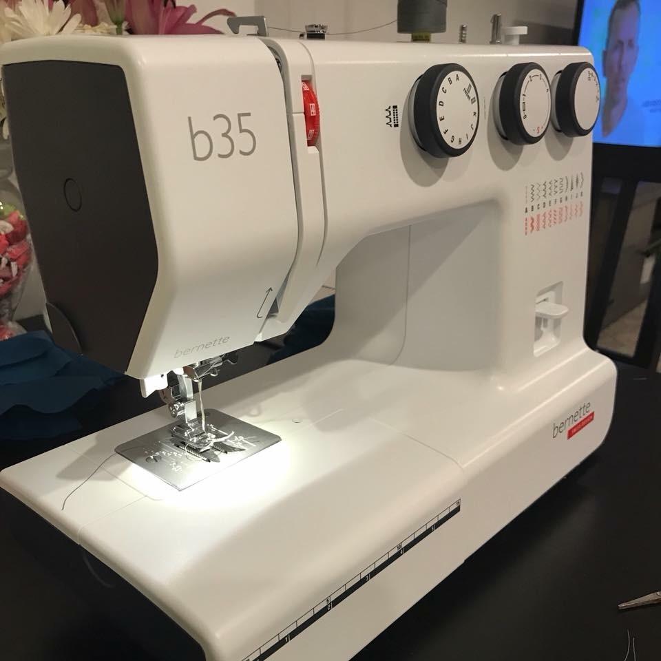 Bernette B35 Sewing Machine Swiss Design with 23 Stitches, 7 Presser Feet, Automatic Buttonhole, Quilting, Heavy-Duty Build, LED Light, Portable customer photo 2