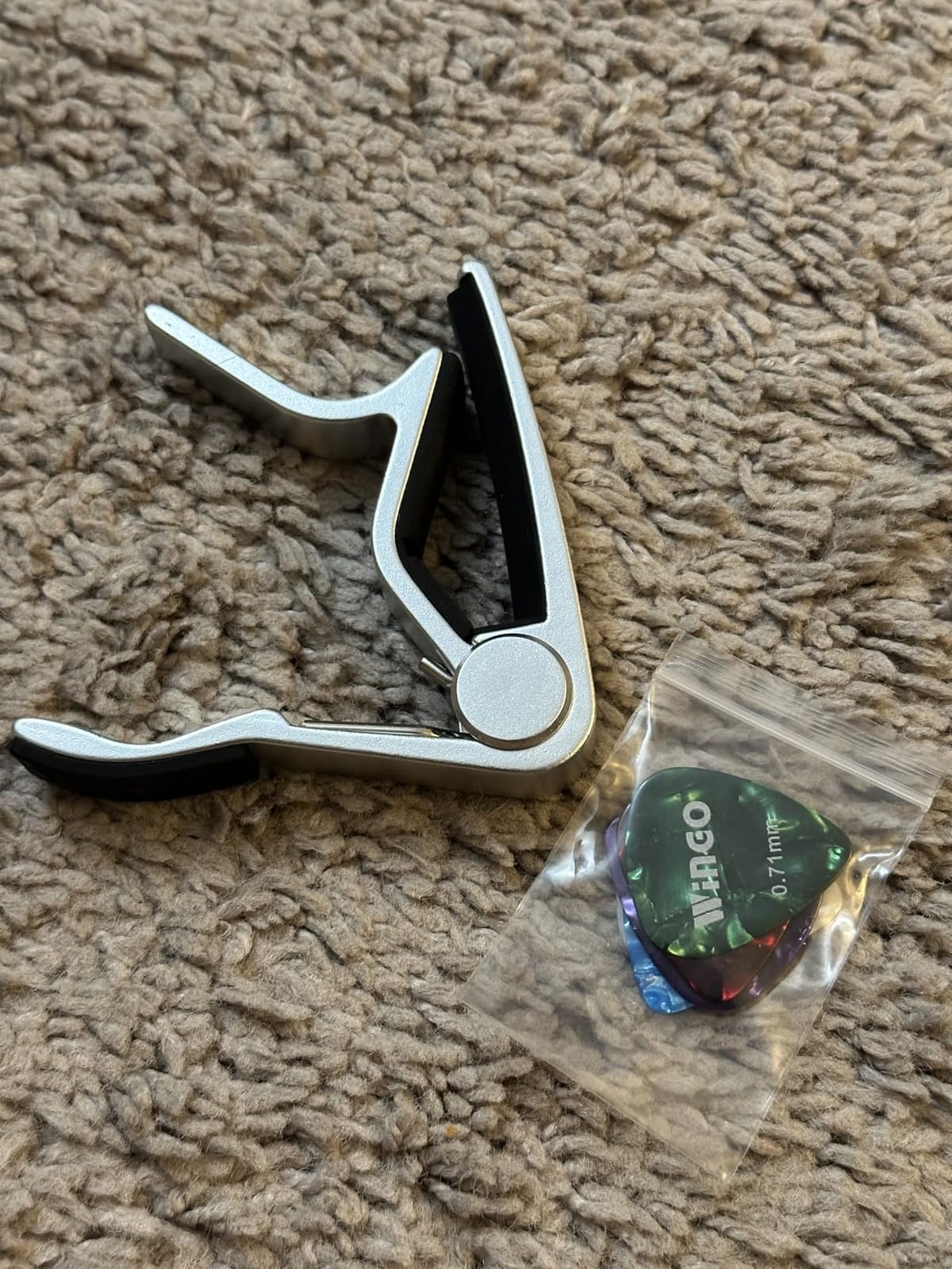 WINGO Guitar Capo for Acoustic Electric Guitars - Rosewood Color with 5 Picks customer photo 1