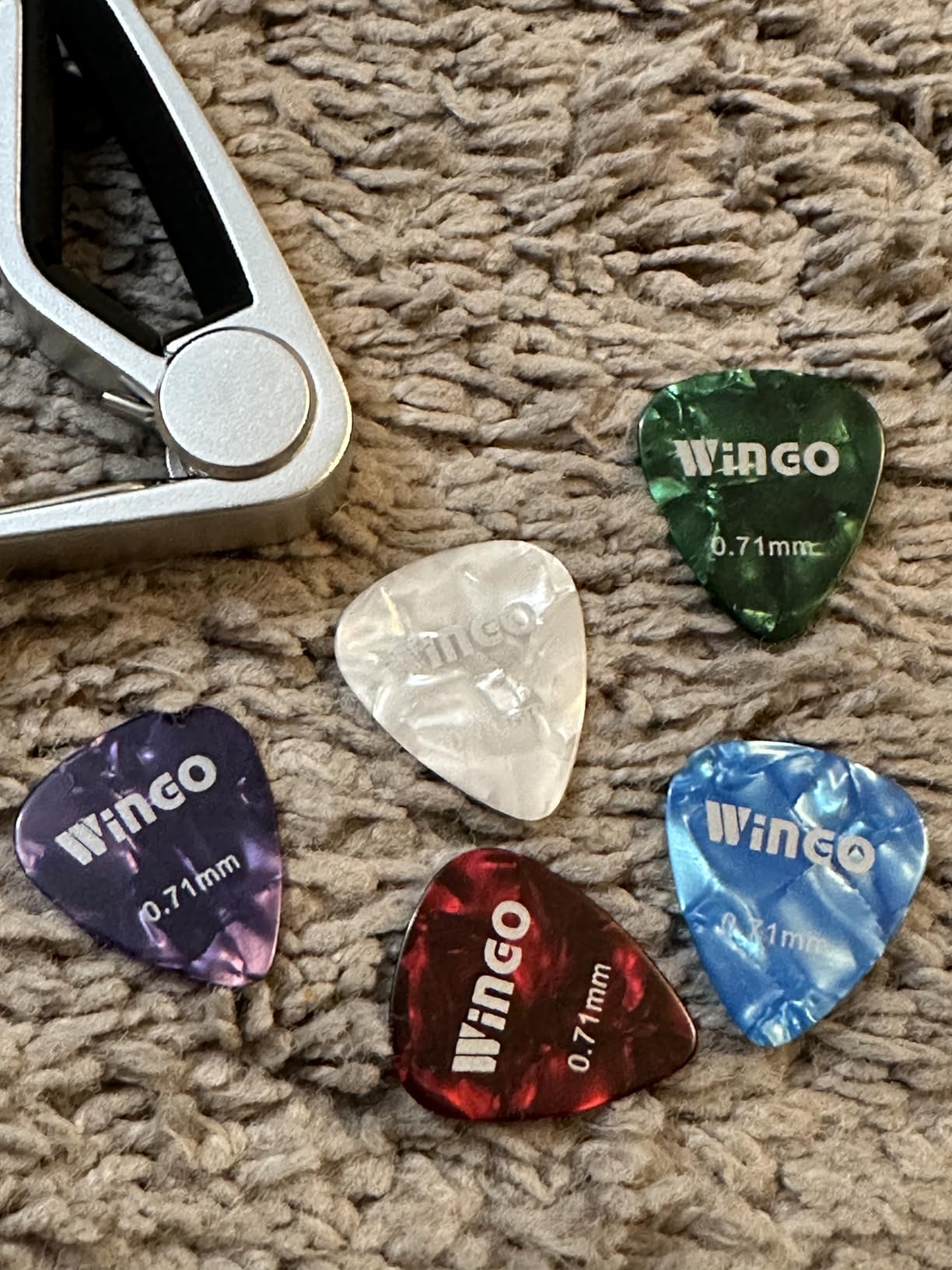 WINGO Guitar Capo for Acoustic Electric Guitars - Rosewood Color with 5 Picks customer photo 2