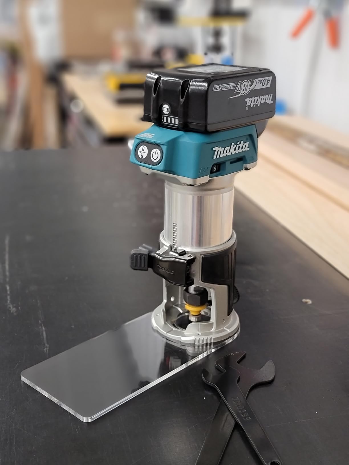 Makita XTR01Z 18V LXT Lithium-Ion Brushless Cordless Compact Router customer photo 1
