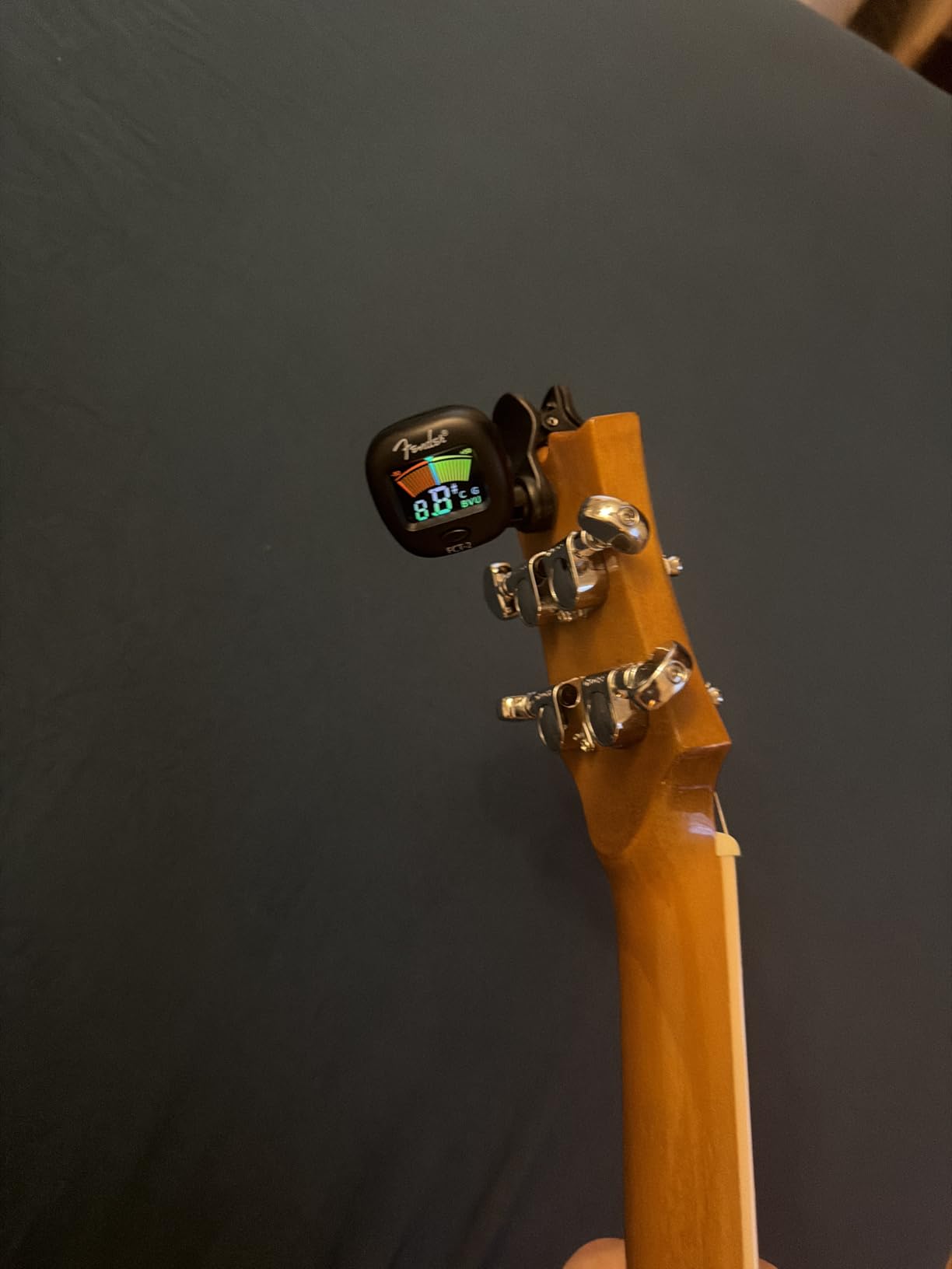 Fender FCT-2 Professional Multi-Instrument Clip-On Tuner for Guitar, Bass, Ukulele, and Violin customer photo 2