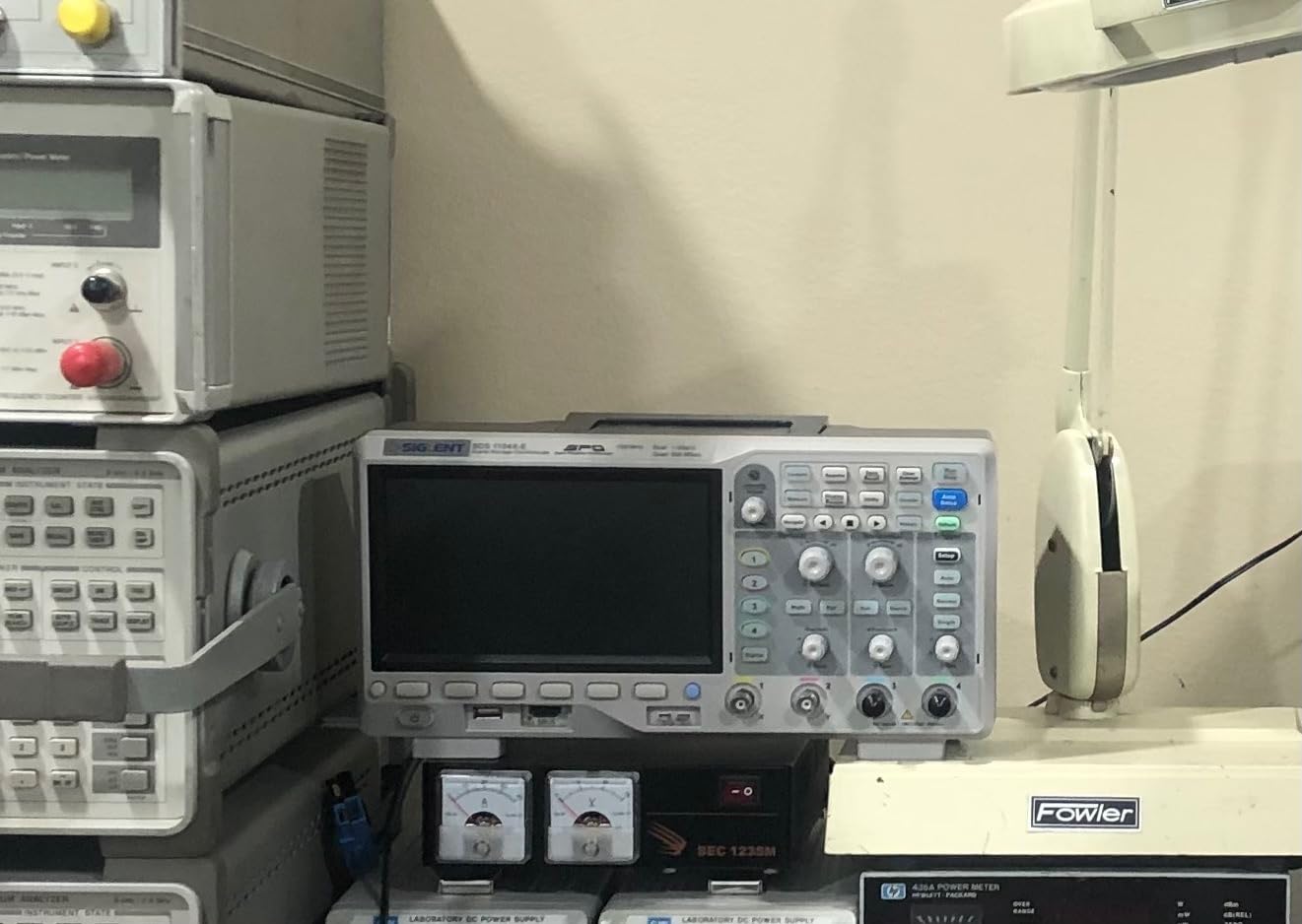 Siglent Technologies SDS1104X-E 100Mhz Digital Oscilloscope 4 Channels Standard Decoder, Grey customer photo 1