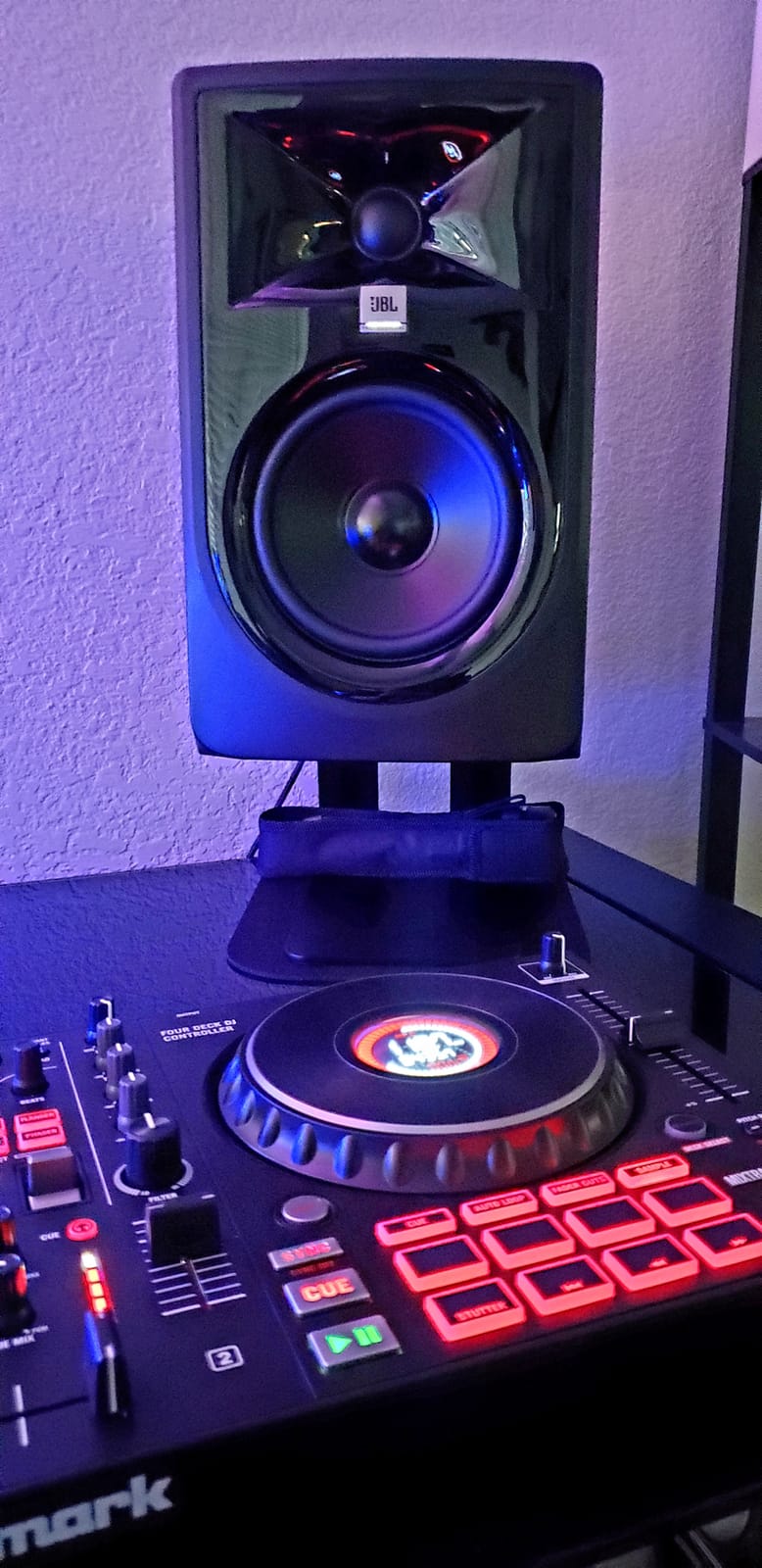 JBL Professional 305PMkII 5-Inch 2-Way Powered Studio Monitor (Single) customer photo 2