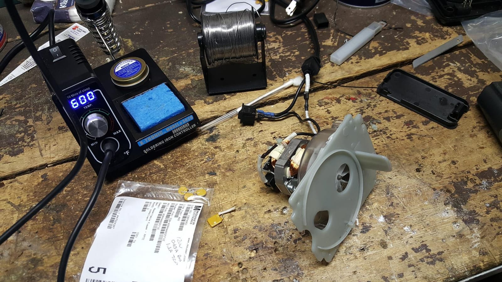 The Original X-Tronic 3020-XTS • 75W Soldering Iron Station Kit • 2 Helping Hands • Silicone Tool Mat • 5 Extra Tips • 50g Roll of Solder • Brass Sponge • Cleaning Flux • C/F Conversion • Auto Sleep! customer photo 2