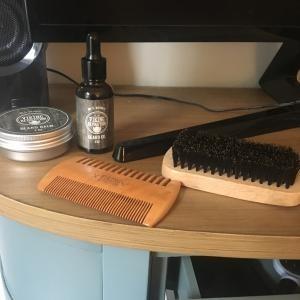 Viking Revolution Ultimate Beard Kit - Classic, 5 Pcs with Metal Box | Includes Beard Brush, Beard Comb, Beard Balm, Beard Oil, Beard & Moustache Scissors customer photo 1