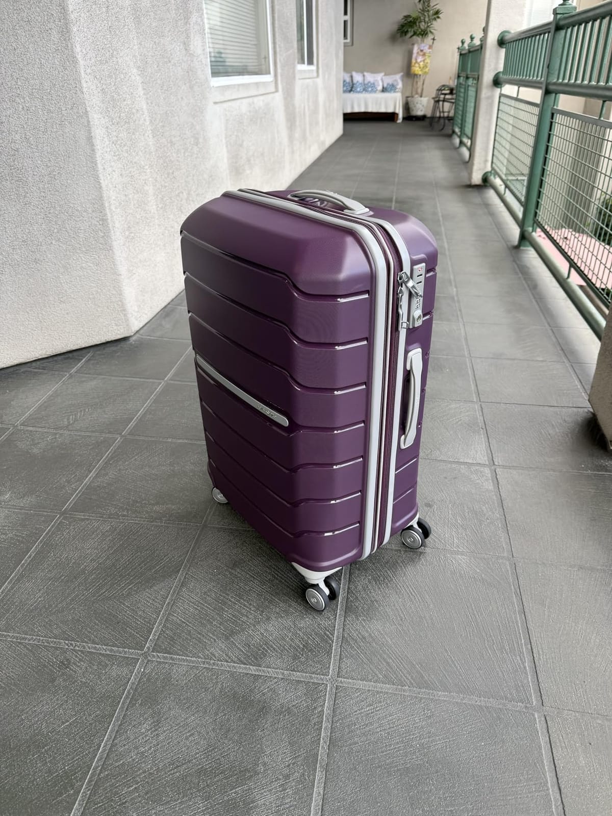 Samsonite Freeform 28-Inch Large Luggage with Dual 360° Spinner Wheels - Checked Suitcase - TSA Lock, Airline-Approved - Lightweight Durable Polypropylene Expandable Hardshell - Navy customer photo 2