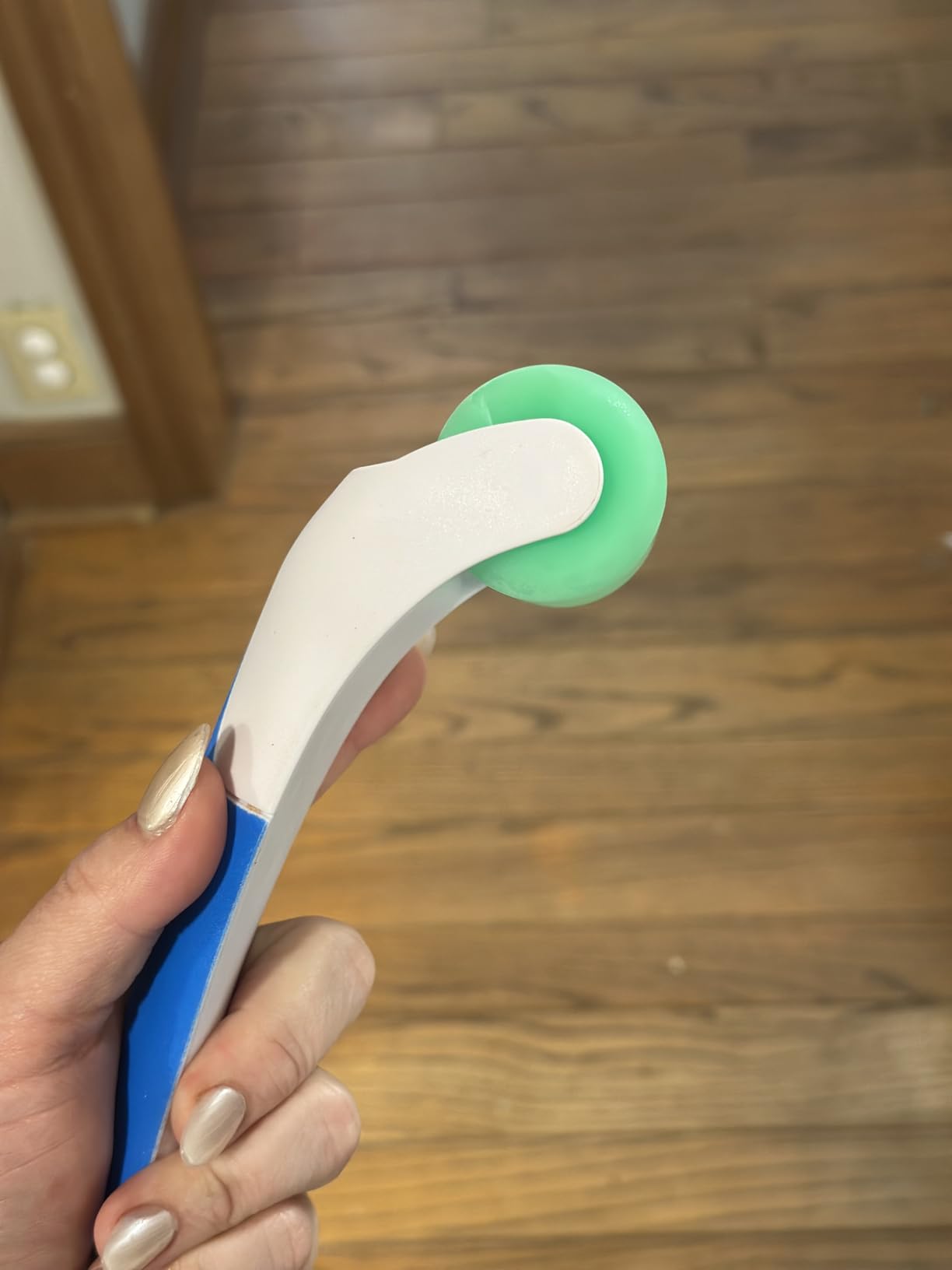 LATME Ice Roller for Face Eyes, Womens Gifts, Face Massager Roller Puffiness Migraine Pain Relief and Minor Injury (Green) customer photo 2