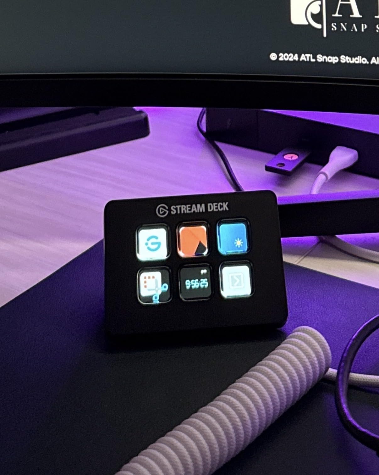 Elgato Stream Deck Mini, 6 Customizable LCD Macro Keys | Compatible with Zoom, Teams, Office, Adobe apps and more, Drag-and-drop setup, Multi-action sequencing, Works Mac and PC customer photo 2