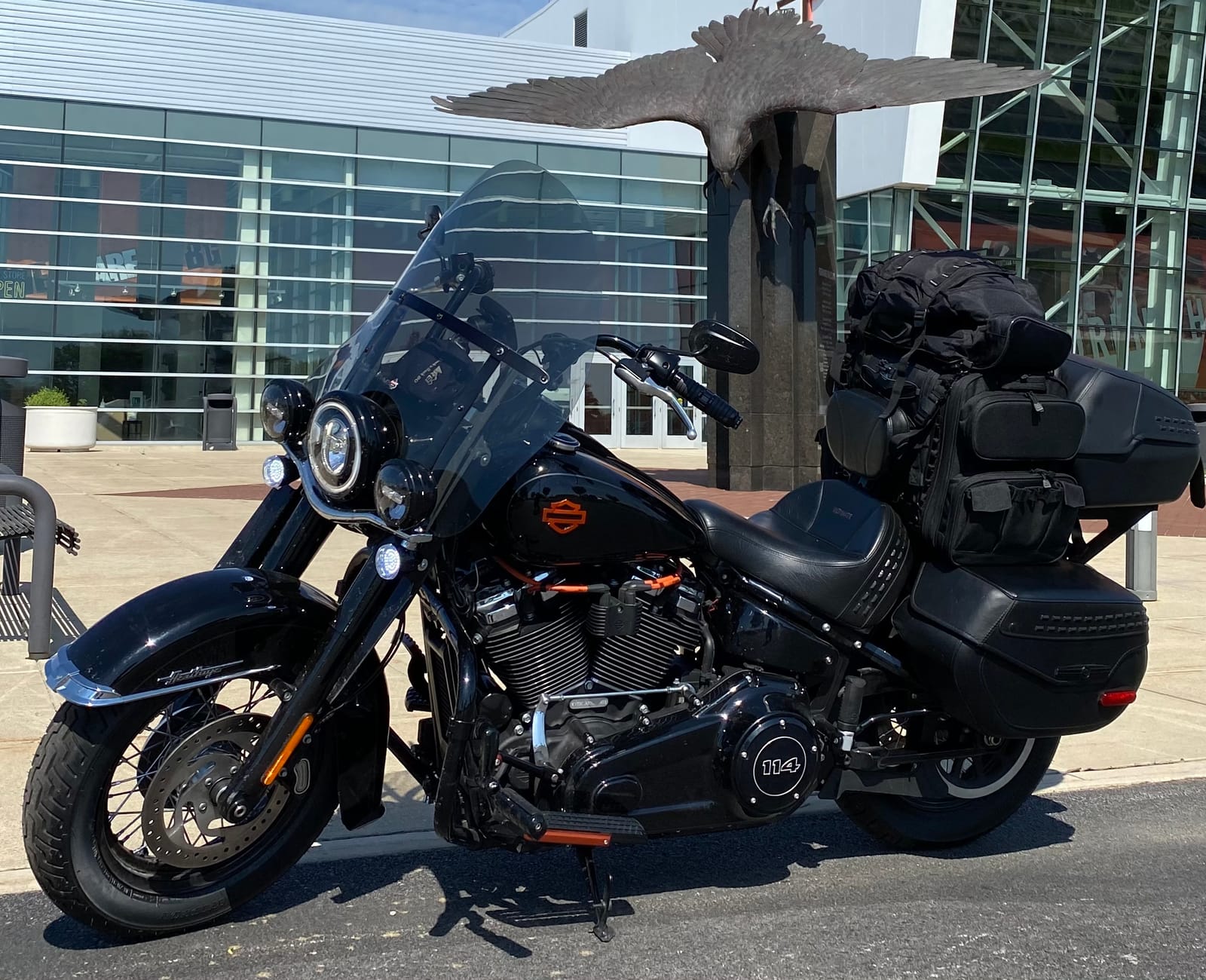 Kuryakyn 5284 Momentum Road Warrior Motorcycle Travel Luggage: Weather Resistant Seat/Trunk/Rack Bag with Sissy Bar Straps customer photo 1
