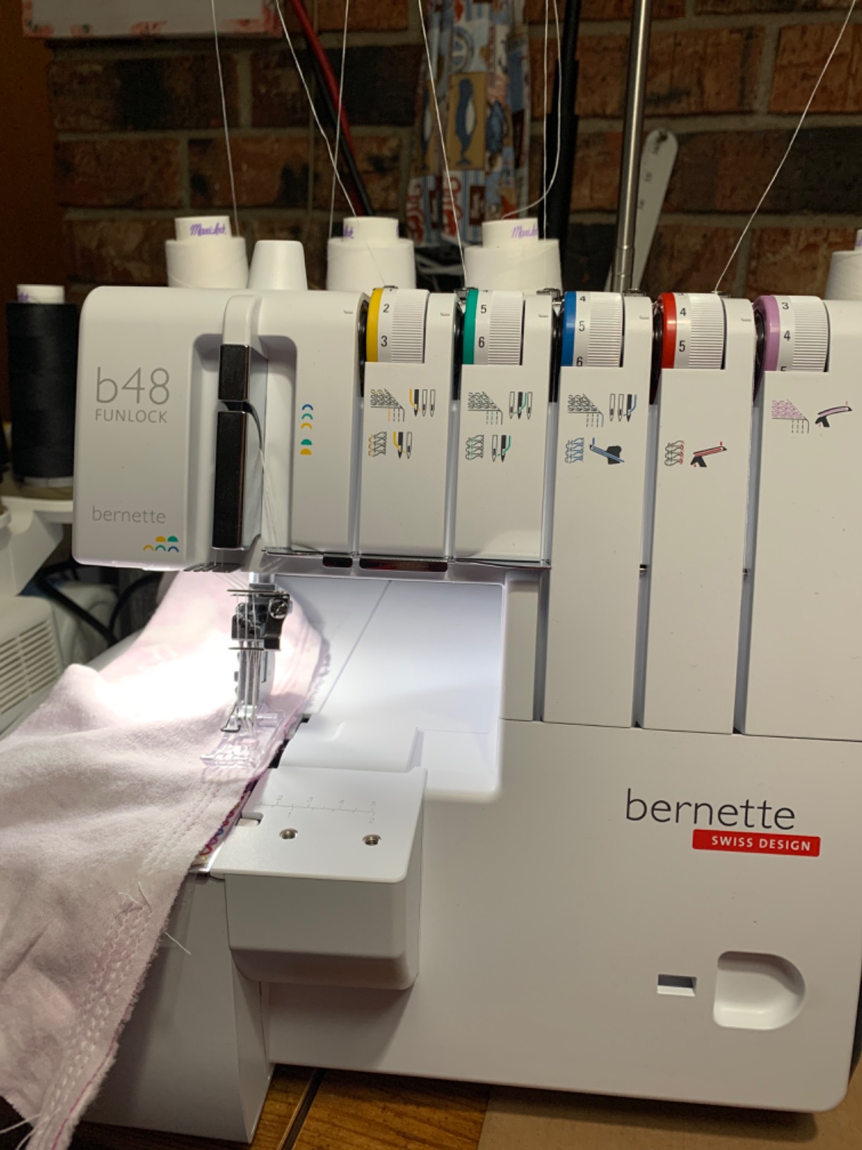 Bernette B48 Funlock Serger Coverstitch Overlock Machine | Heavy Duty Sewing Quilting Performance for Beginners and Professionals | 23 Stitches LED Light 1300 SPM Easy Threading Knife Control customer photo 2
