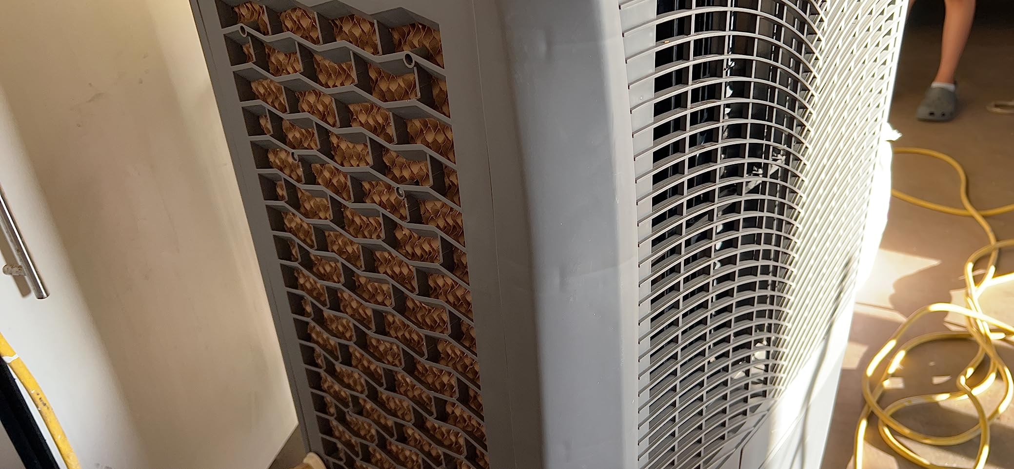 Hessaire MC37M Indoor or Outdoor Portable Oscillating Evaporative Swamp Air Cooler for 950 Square Feet of Space with Water Reservoir customer photo 1