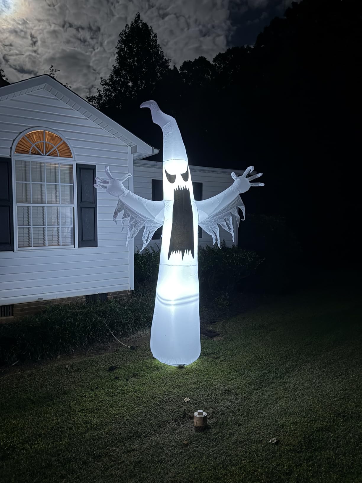 Joiedomi 12 FT Halloween Inflatables Outdoor Decorations, Scary Ghost Halloween Decor, Inflatable Ghost Blow Ups for Yard with LEDs for Outside Yard Decorations customer photo 2