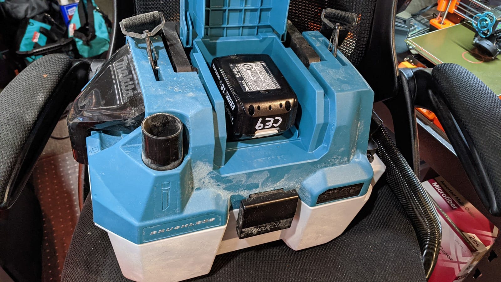 Makita XCV11Z 18V LXT Lithium-Ion Brushless Cordless 2 Gallon HEPA Filter Portable Wet/Dry Dust Extractor/Vacuum, Tool Only customer photo 1