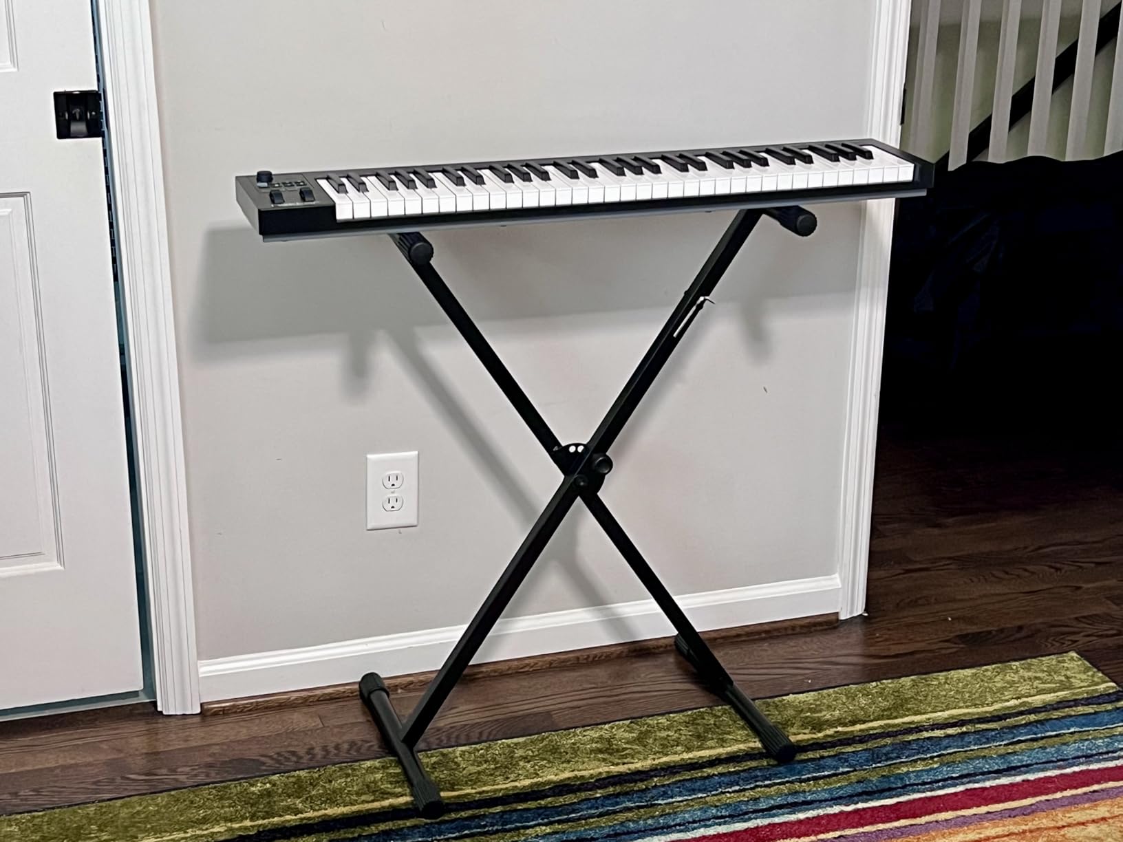 Amazon Basics Sturdy Keyboard and Piano Stand, Heavy-Duty Adjustable Height, X-Shape Design, Durable, Black, 27.5 to 38.2 inches customer photo 2