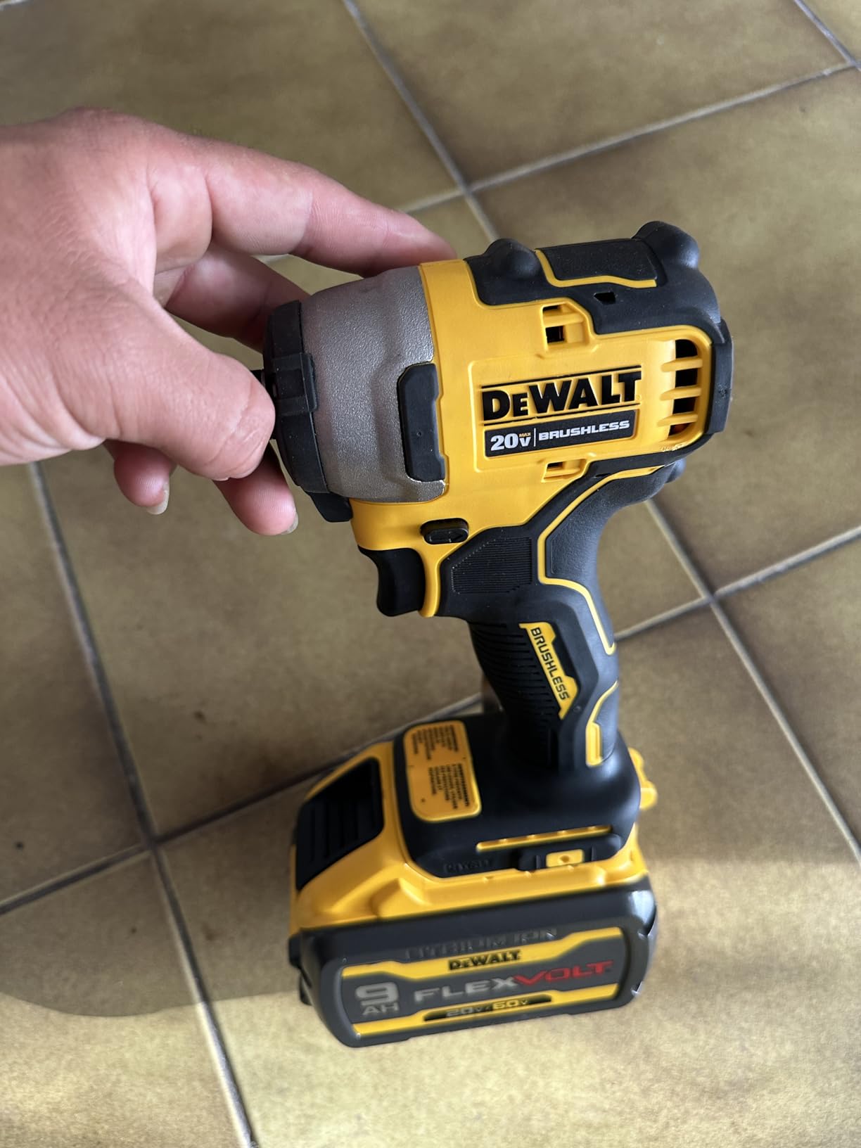 DEWALT ATOMIC 20V MAX Compact Impact Driver, 1/4-Inch, Tool Only (DCF809B) customer photo 1