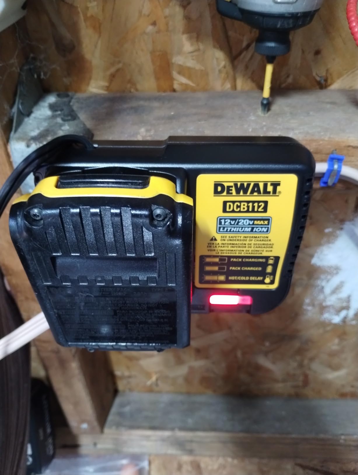 DEWALT 20V MAX Orbital Sander Cordless, 5-Inch Sander Tool, 2.Ah, 8,000-12,000 OPM, Variable Speed Dial, Storage Bag, Battery and Charger Included (DCW210D1) customer photo 2