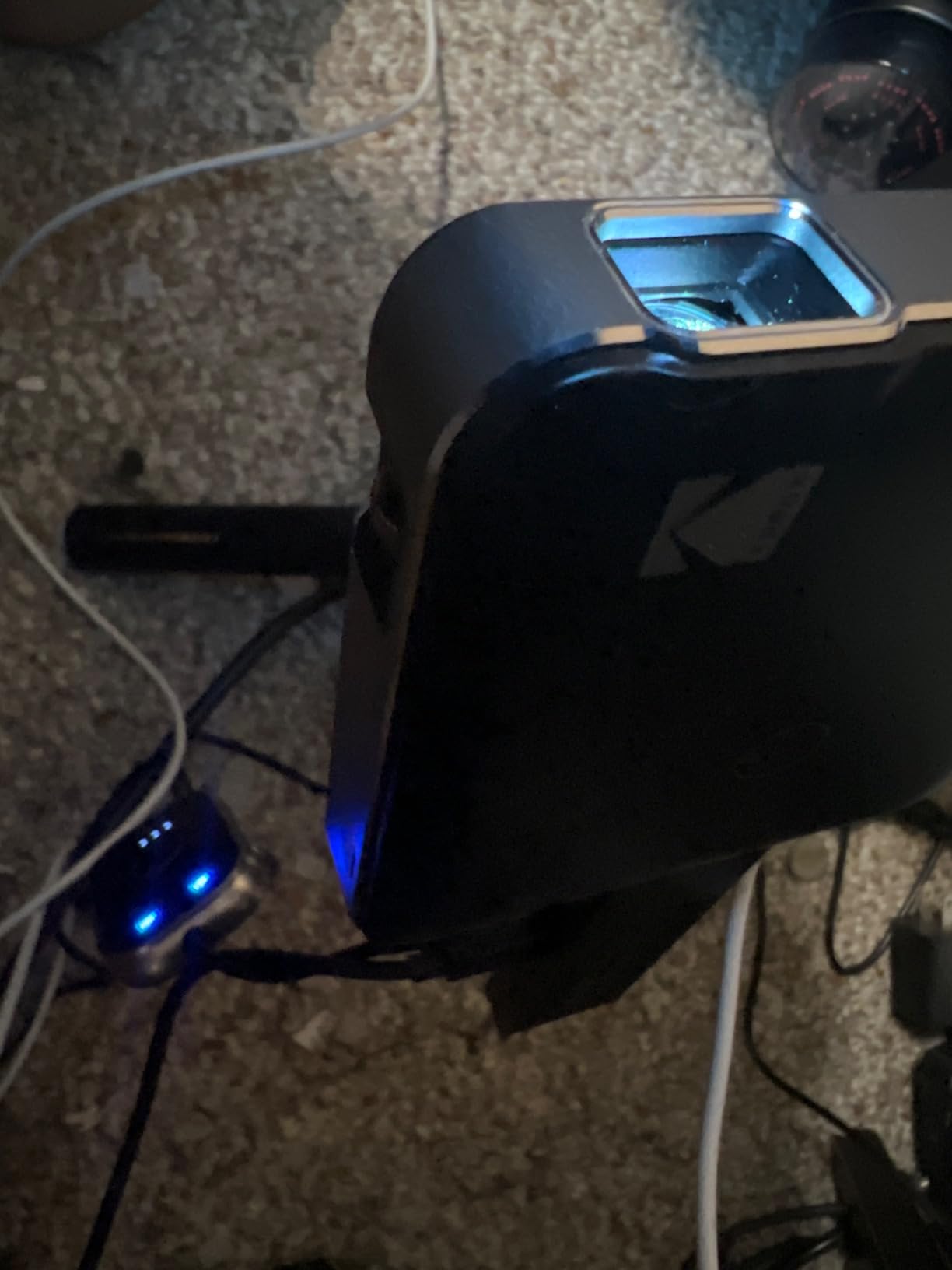 KODAK Luma 150 Mini Projector, 1080p Input, Battery customer photo 1
