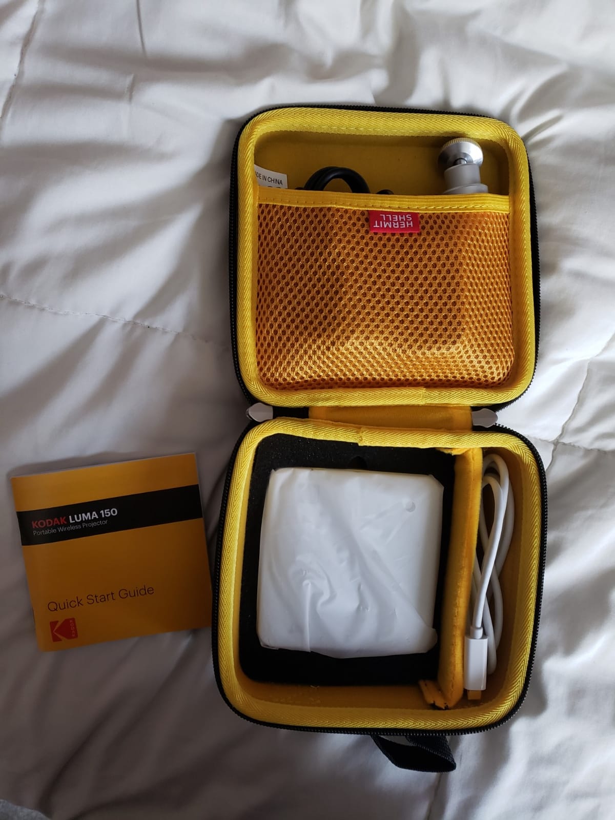 KODAK Luma 150 Mini Projector, 1080p Input, Battery customer photo 2