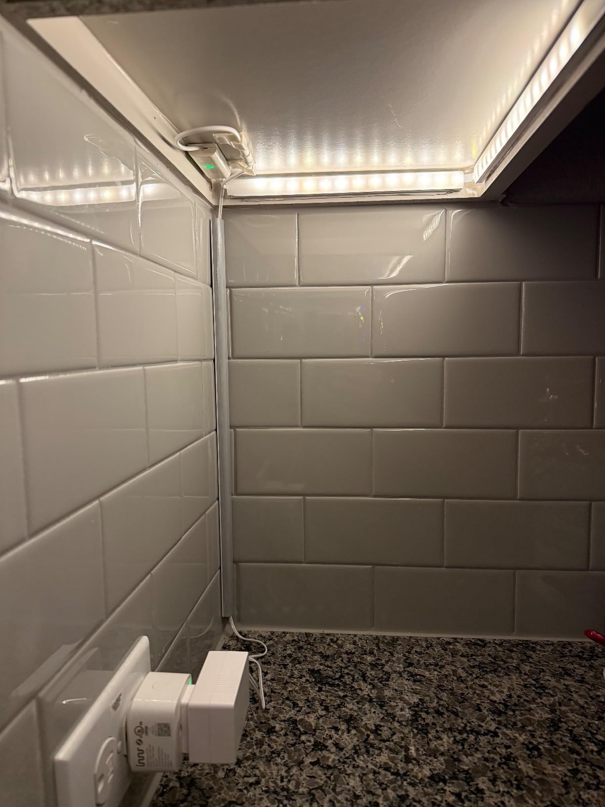 WOBANE Under Cabinet LED Lighting Kit,Dimmable Strip Lights with RF Remote customer photo 2