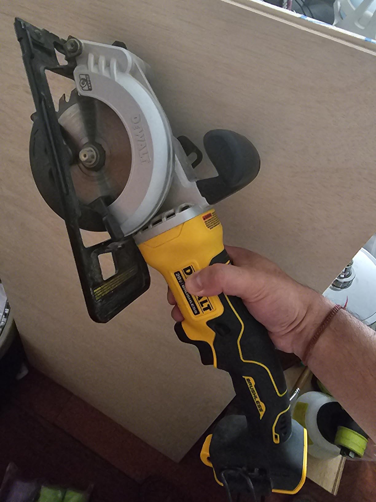DEWALT ATOMIC 20V MAX* Circular Saw, 4-1/2-Inch, Tool Only (DCS571B) customer photo 1