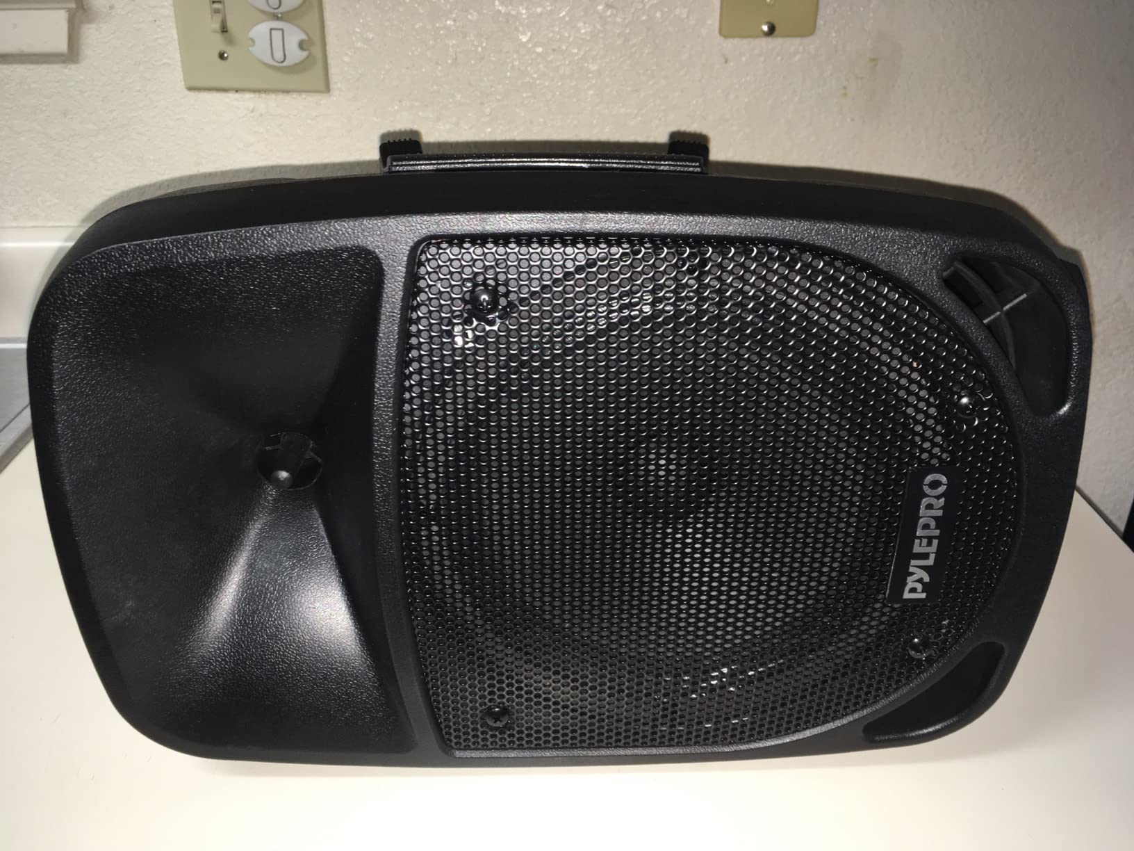 Pyle PSBT105A - 1000W Portable Bluetooth PA Speaker, 10'' Subwoofer, UHF Wireless Mic, MP3/USB/SD, Rechargeable Battery, LED Battery Indicator Lights, Black customer photo 1
