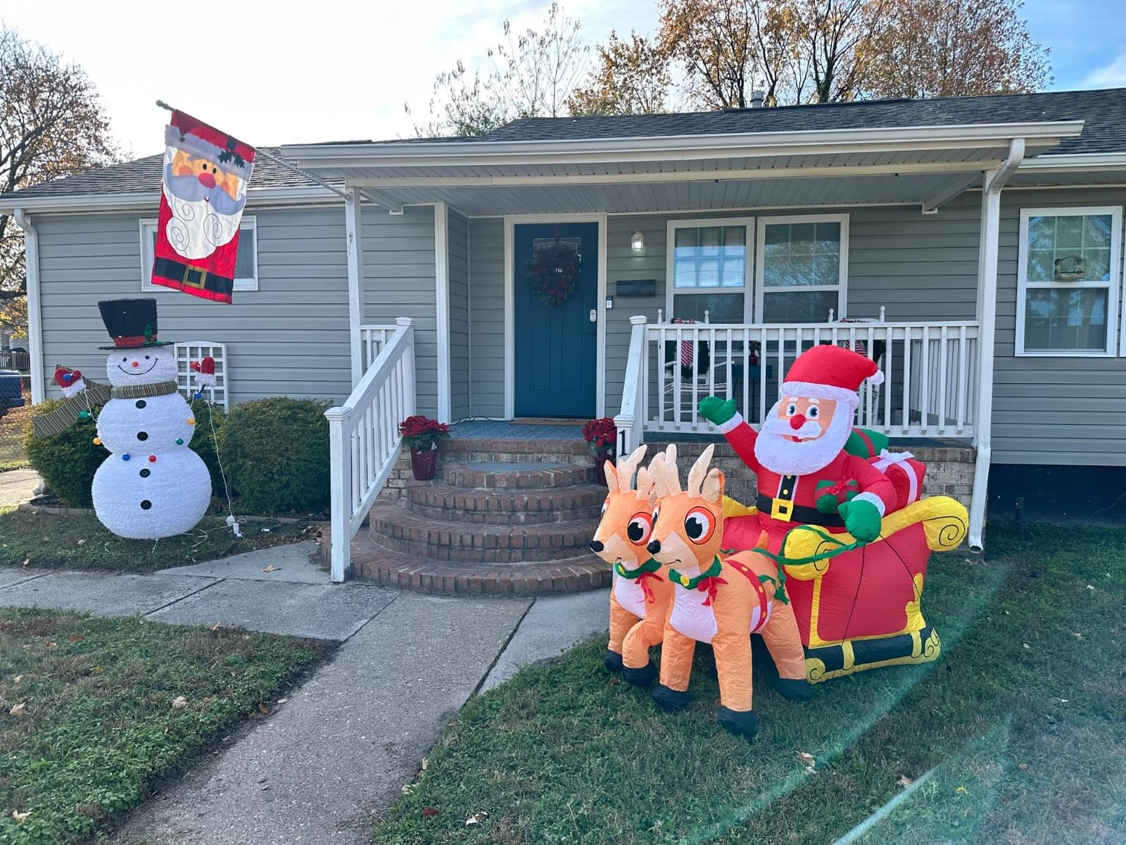 Joiedomi 6 Ft Long Christmas Inflatable Santa on Sleigh with 2 Reindeer, Inflatable Christmas Yard Decorations with Build-in LED, Blow Up Xmas Decorations Outdoor for Party Yard Garden Lawn Décor customer photo 1