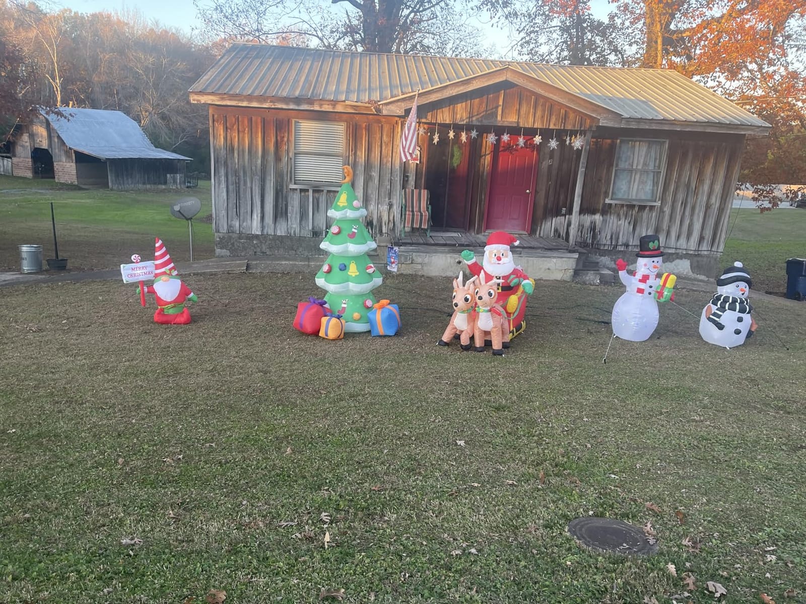 Joiedomi 6 Ft Long Christmas Inflatable Santa on Sleigh with 2 Reindeer, Inflatable Christmas Yard Decorations with Build-in LED, Blow Up Xmas Decorations Outdoor for Party Yard Garden Lawn Décor customer photo 2