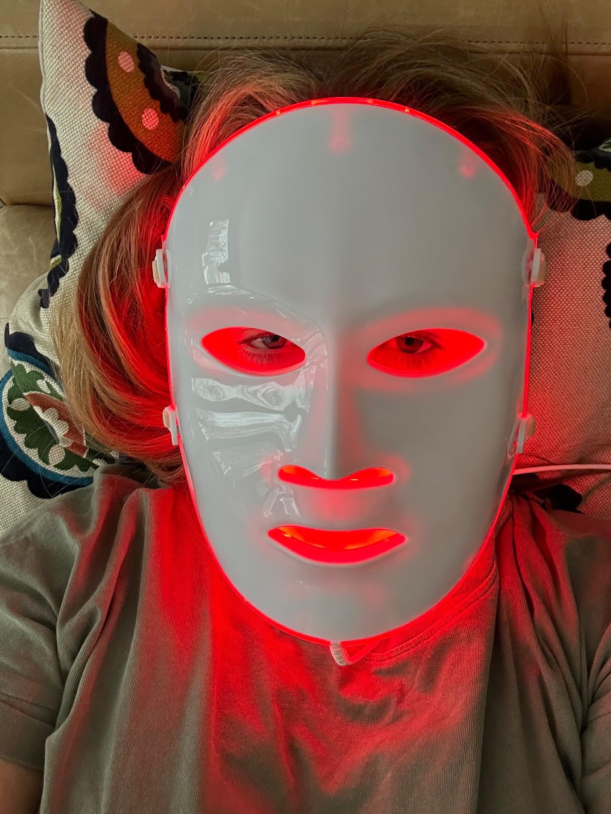 Aphrona FDA cleared LED Facial Mask MOONLIGHT PRO 7 Color Treatment Photon Mask, Red light Blue light for Acne Removal Wrinkle Reduction, led light therapy for face, 450 Powerful LED Chips (White) customer photo 1