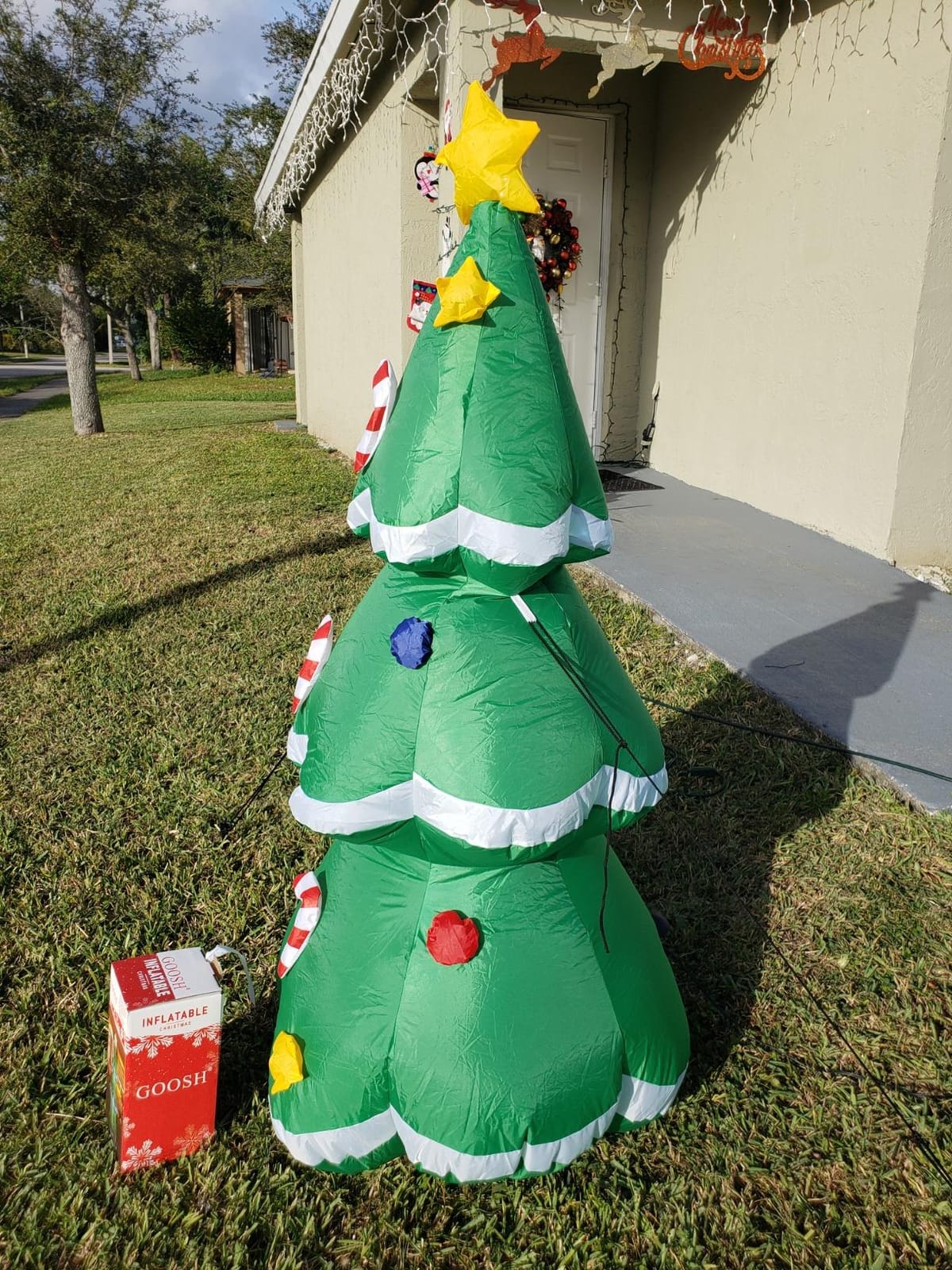 GOOSH 5 FT Christmas Inflatables Tree Outdoor Decorations Blow Up Tree Yard Decoration with Built-in LEDs for Xmas Holiday Party Indoor Garden Lawn Decor customer photo 2