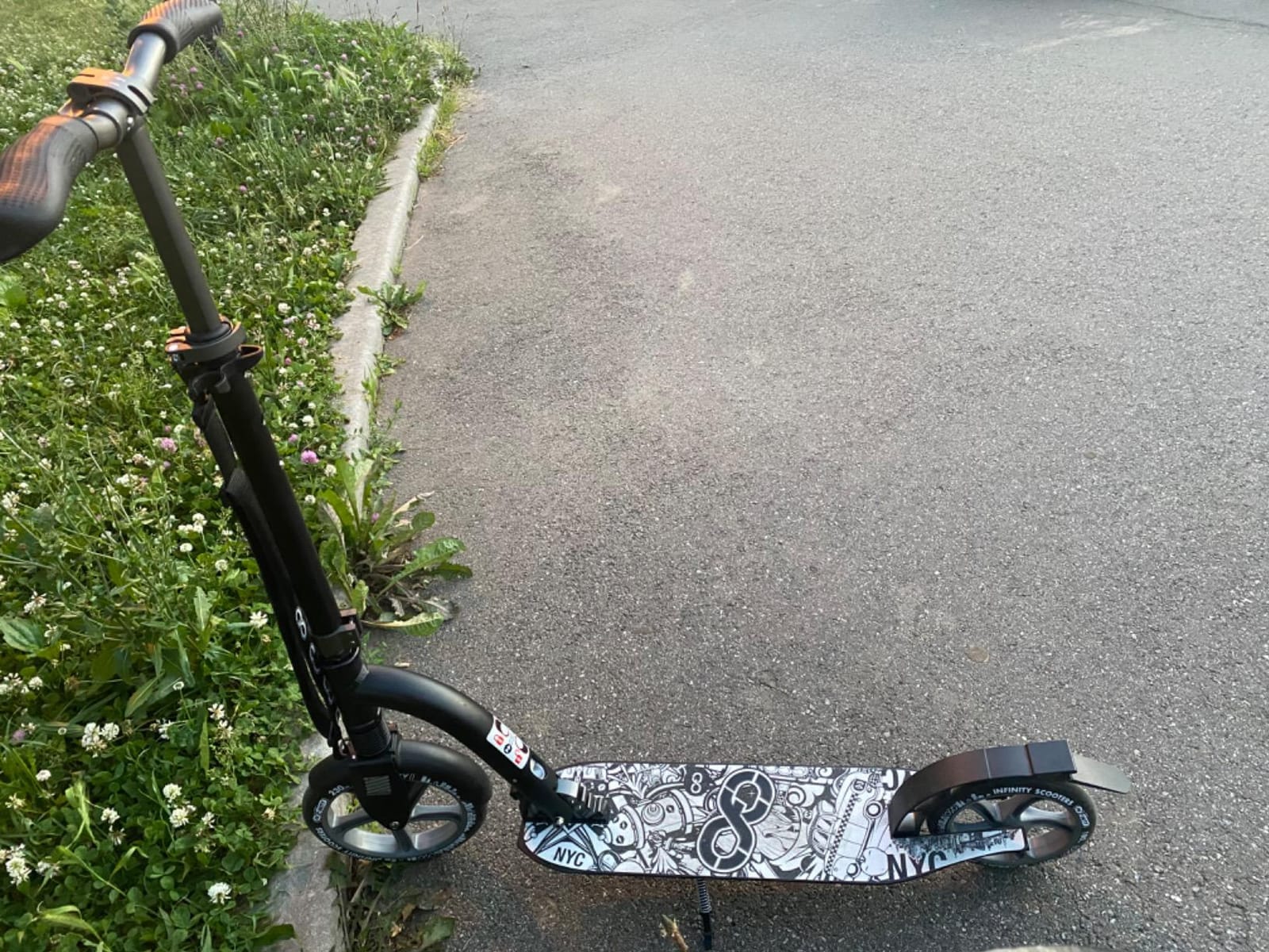 Crazy Skates Foldable Kick Scooter - Kick Scooters for Adults, Teens and Kids with Carrying Strap - Fast Folding, Adjustable Handlebars and Lightweight - New York City Scooter (NYC) - Black customer photo 2