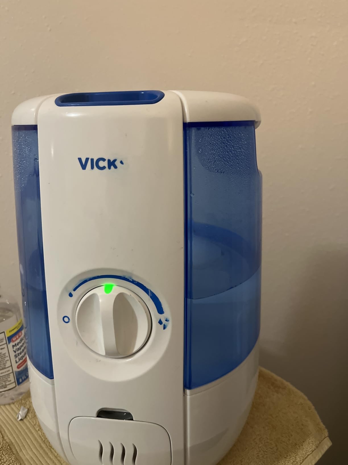 Vicks CoolRelief Cool Mist Humidifier, 1.2 Gal customer photo 1
