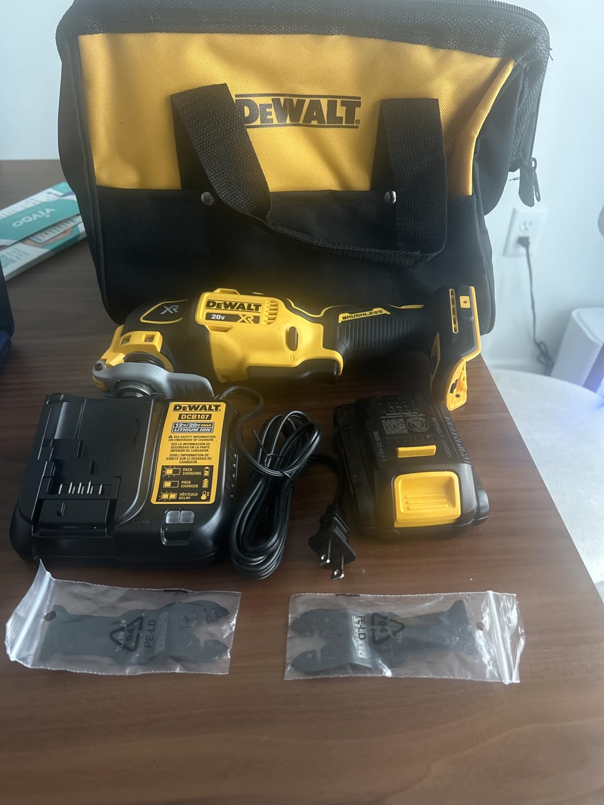 DEWALT 20V MAX XR Oscillating Tool Kit with Blades, 3 Speed Cordless Brushless Multitool, Up to 20,000 OPM, LED Light, Battery and Charger Included (DCS356C1) customer photo 1