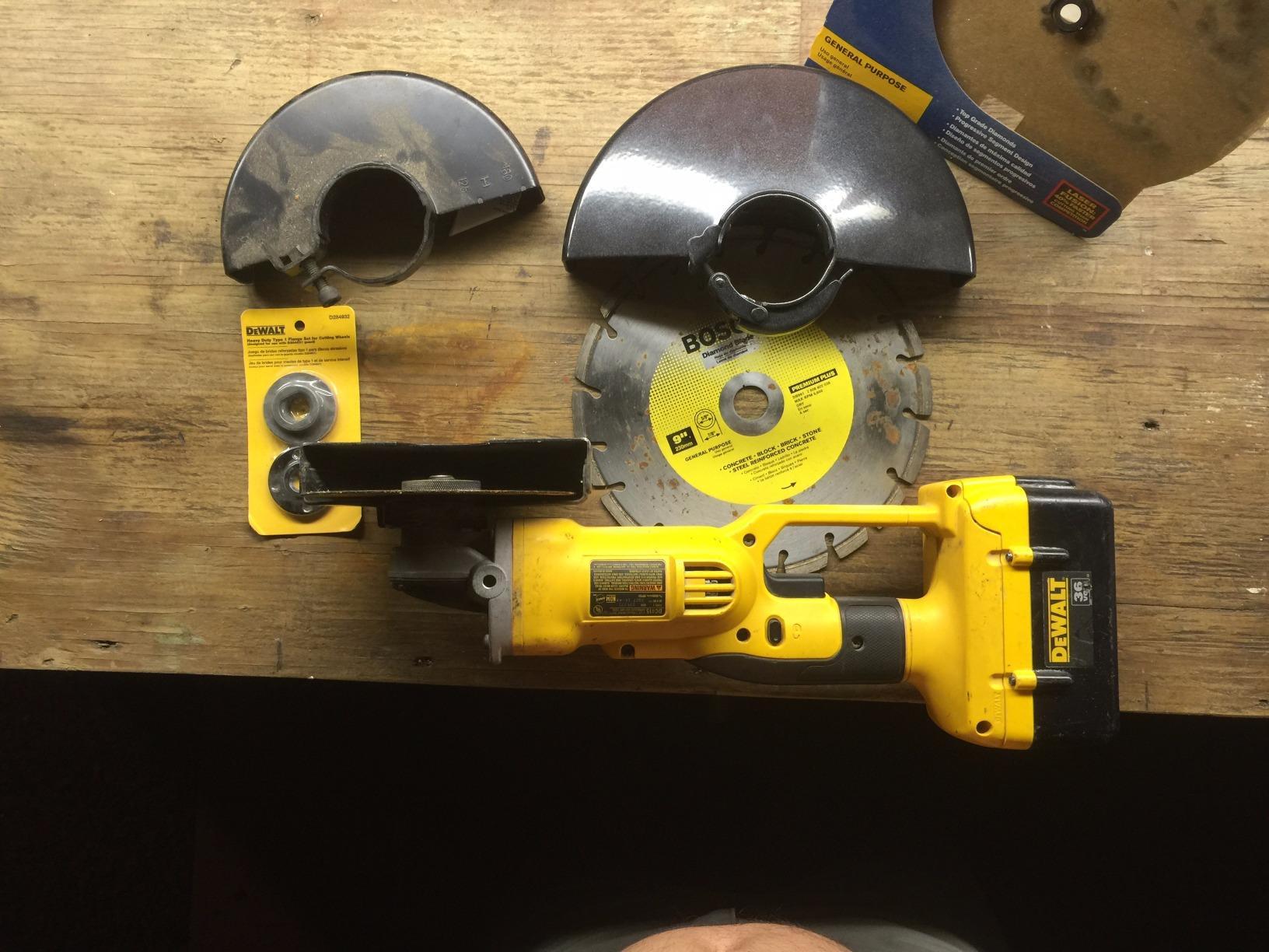 DEWALT FLEXVOLT 60V MAX* Angle Grinder with Kickback Brake, 4-1/2-Inch to 6-Inch, Tool Only (DCG418B) customer photo 2
