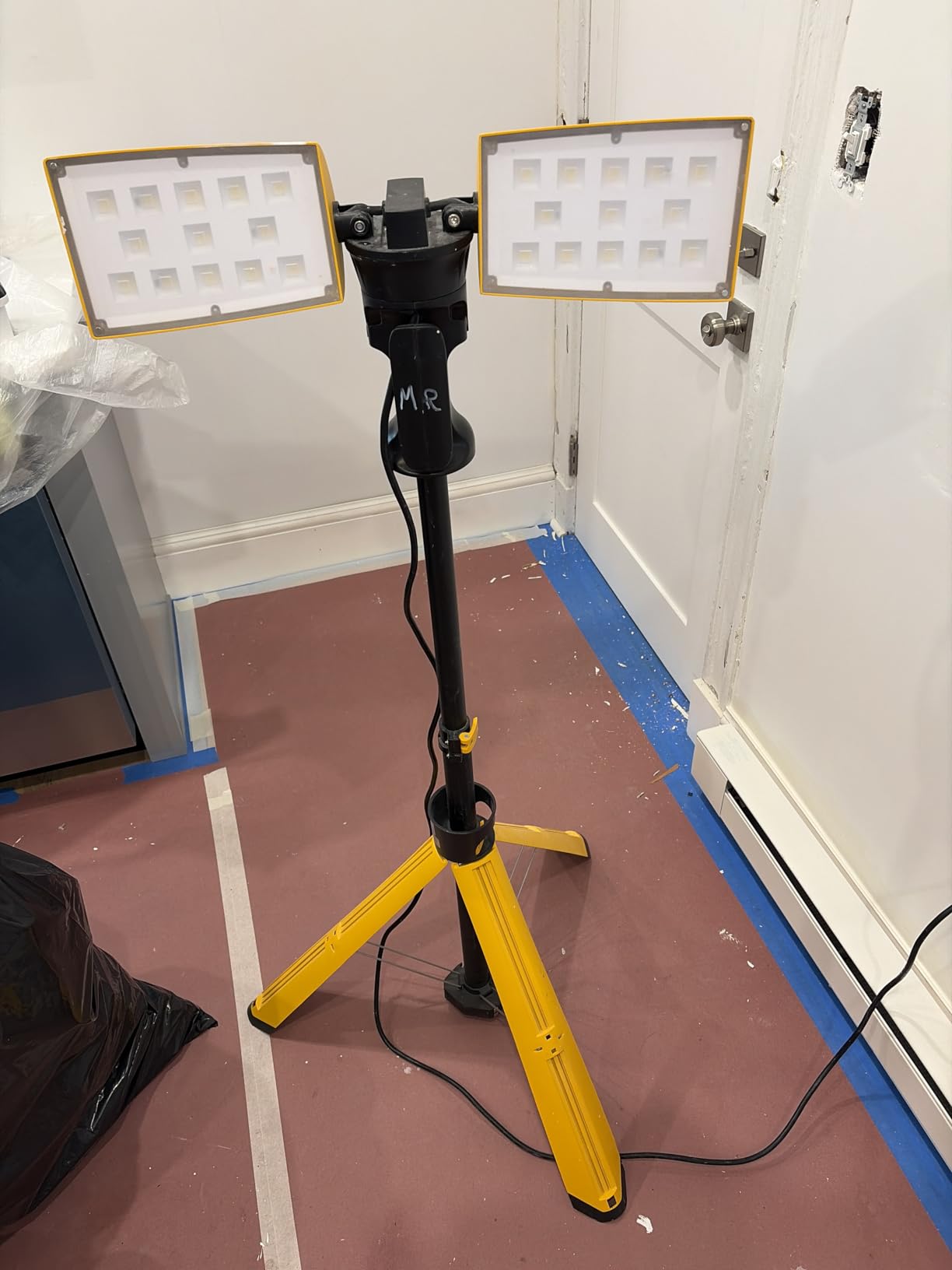 LUTEC Upgraded 5000K 15000 LM 105 W LED Work Light with Telescoping Tripod customer photo 2