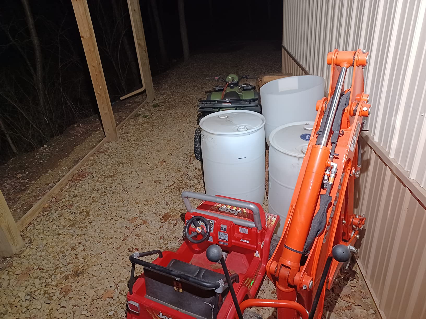 DEWALT 12V/20V MAX LED Work Light, Compact with 360 Degree Rotating Handle, 2000 Lumens of Brightness, Cordless, Bare Tool Only (DCL077B) customer photo 2
