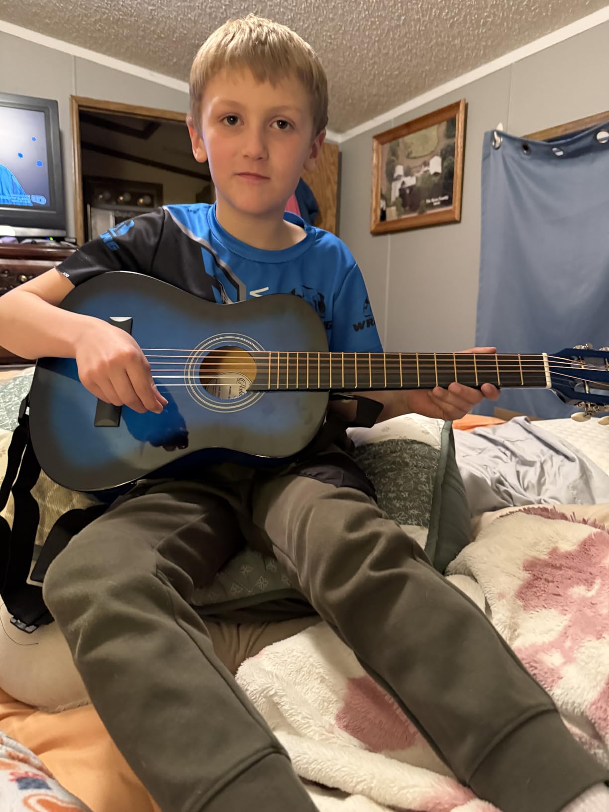 Ashthorpe 38-inch Beginner Acoustic Guitar (Blue), Starter Kit with Gig Bag, Extra Strings, Strap, Picks, and Lessons customer photo 2