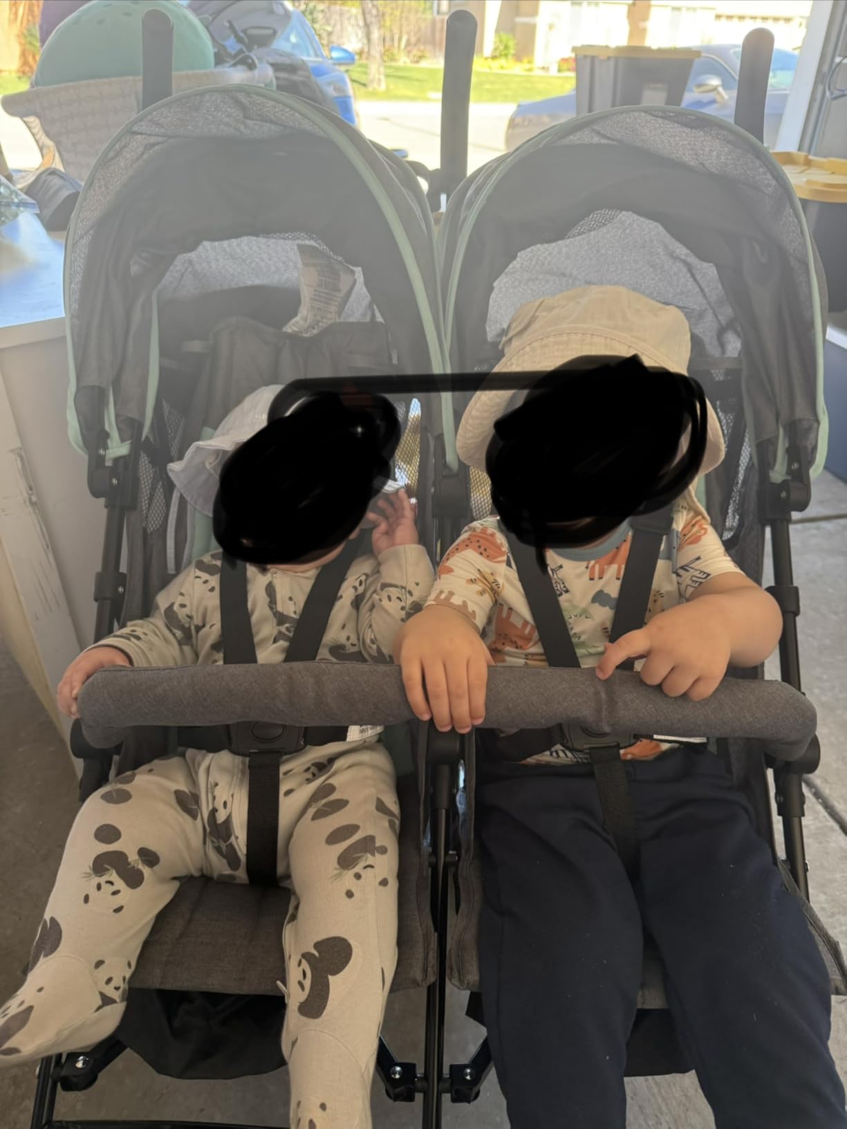 Dream On Me Volgo Side-by-Side Twin Umbrella Toddler Stroller, Black customer photo 2