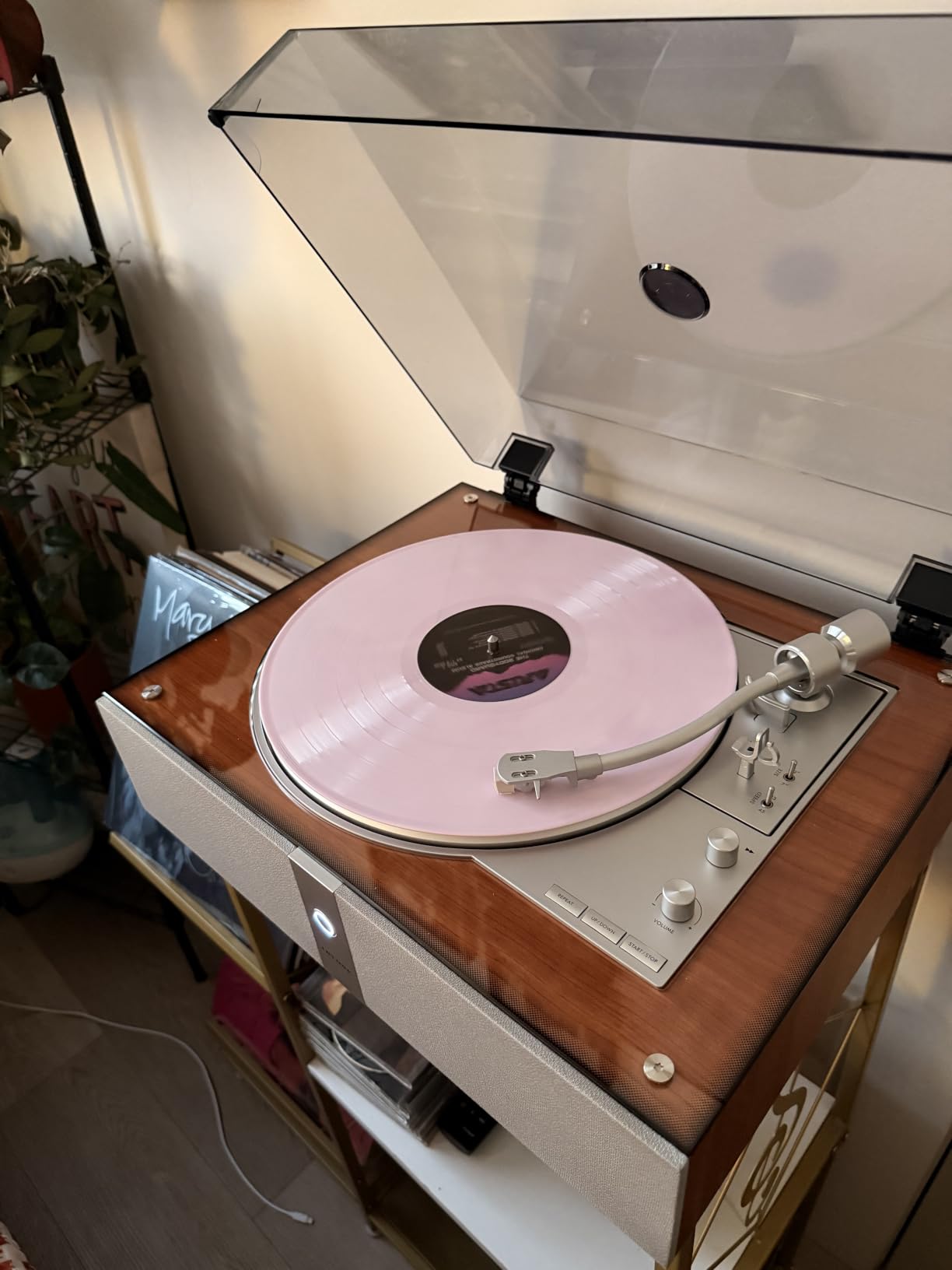 1 BY ONE Fully Automatic Record Player, All-in-One Vinyl Turntable customer photo 1