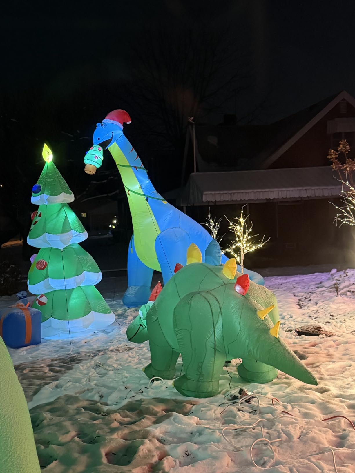 DR.DUDU 7 FT Christmas Tree Inflatable Outdoor Decorations with Led Lights | Christmas Tree with Gift Box Blow Up Yard Decoration, Lighted Inflatables for Indoor Outdoor Garden Lawn Decor customer photo 1