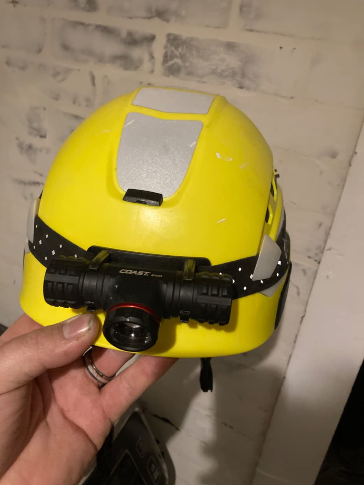 Coast XPH30R 1200 Lumen USB-C Rechargeable Dual Power Headlamp with Twist Focus Beam and Magnetic Base, 4.37 oz. - Black customer photo 1