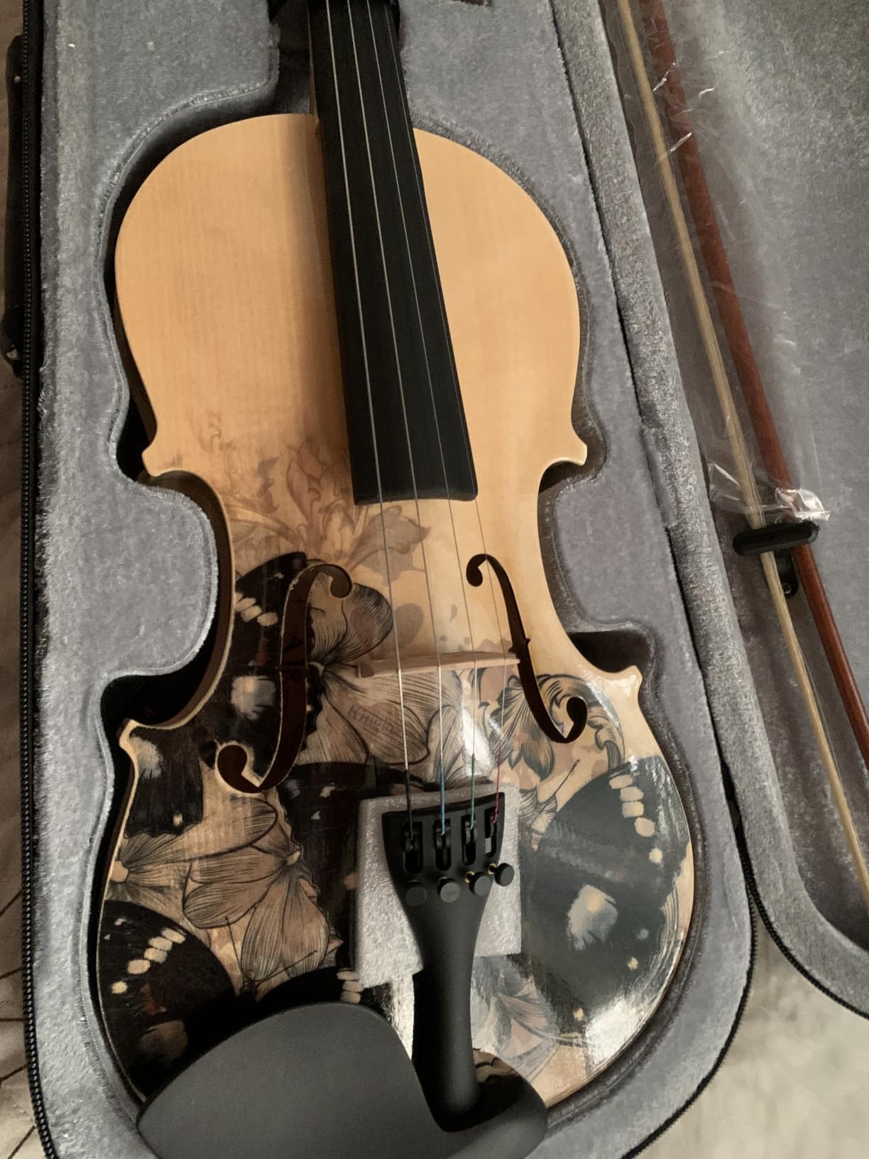 Aliyes Distinctive Artistic Violin Set Designed for Beginners/Students/adults with Hard Case,Bow,Extra Strings (4/4/Full-size) customer photo 2
