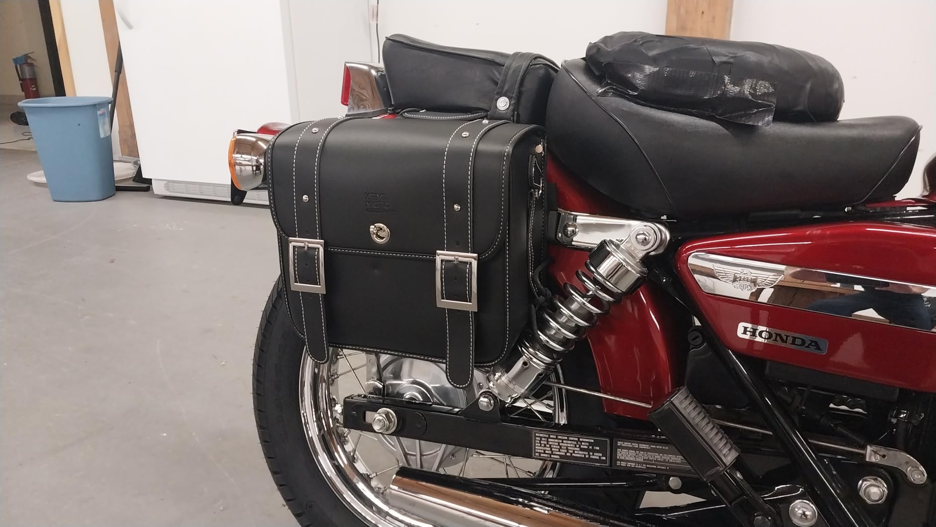 KEMIMOTO PU Leather 20L Motorcycle Saddlebags with Cup Holder Throw Over | Fit for Sportster Softail Dyna Rebel Shadow, Dry/Wet Separation, Excellent Stability, Black Side Saddle Bags customer photo 2