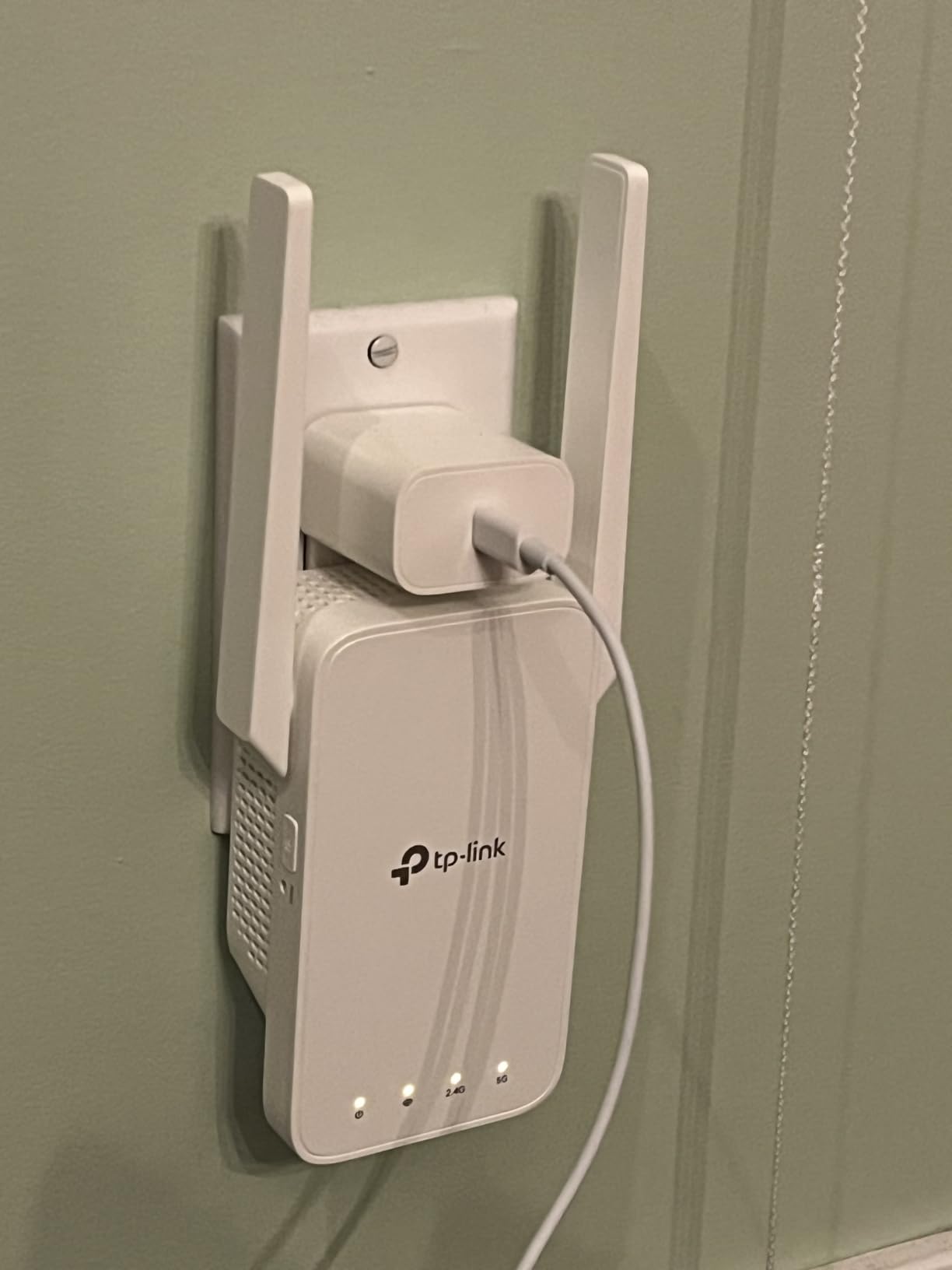 TP-Link AC1200 WiFi Extender - 1.2Gbps Home Signal Booster, Dual Band 5GHz/2.4GHz, Up to 1600 Sq.ft and 32 Devices, EasyMesh Compatible, One Ethernet Port (RE315) customer photo 1