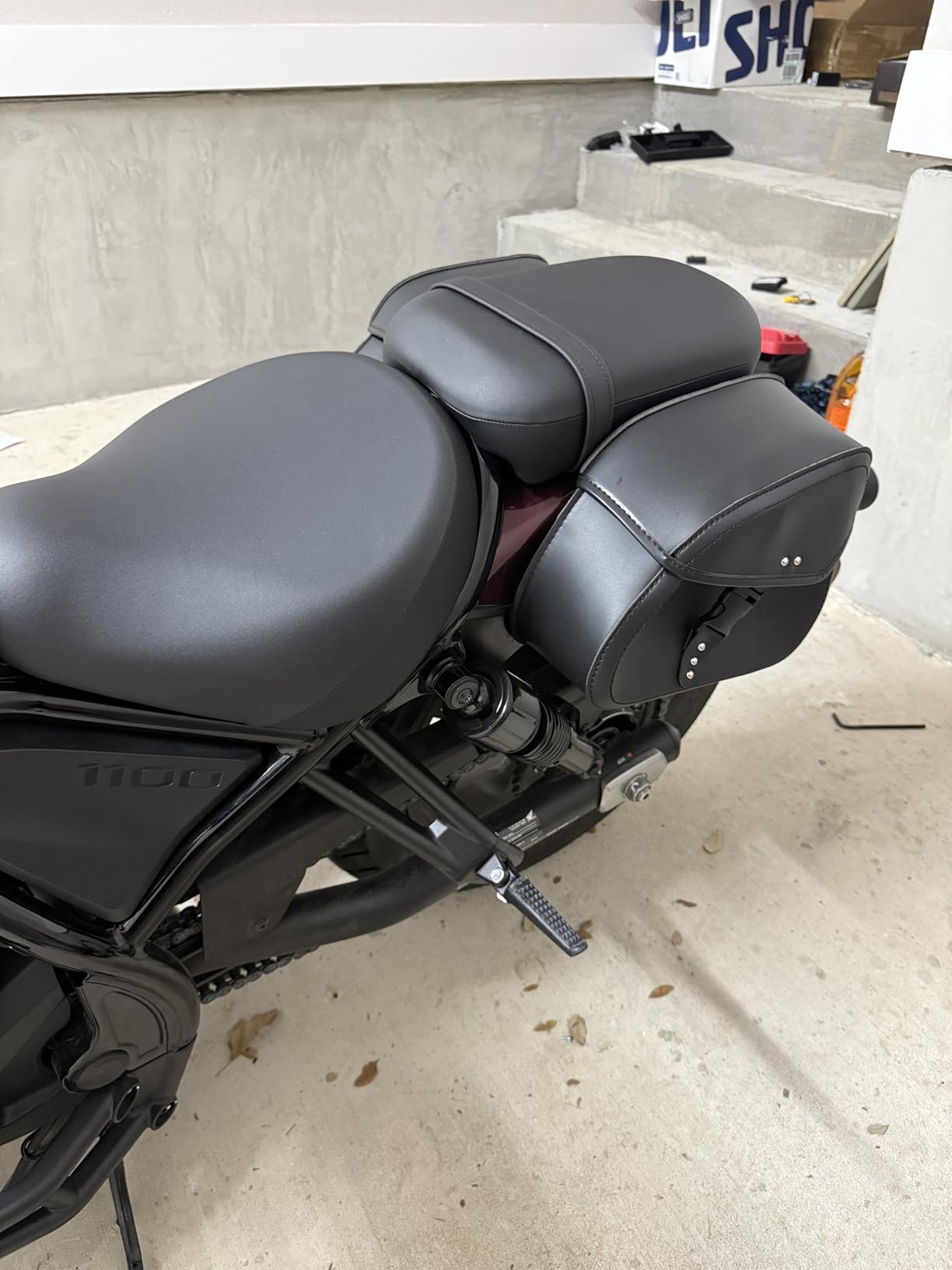 KEMIMOTO Motorcycle Saddlebags with Buckles, 16L Waterproof | Throw Over Saddlebags PU Leather Saddlebags for Sportster Softail Dyna V-star Shadow, Universal Motorcycle Accessories, Black customer photo 1