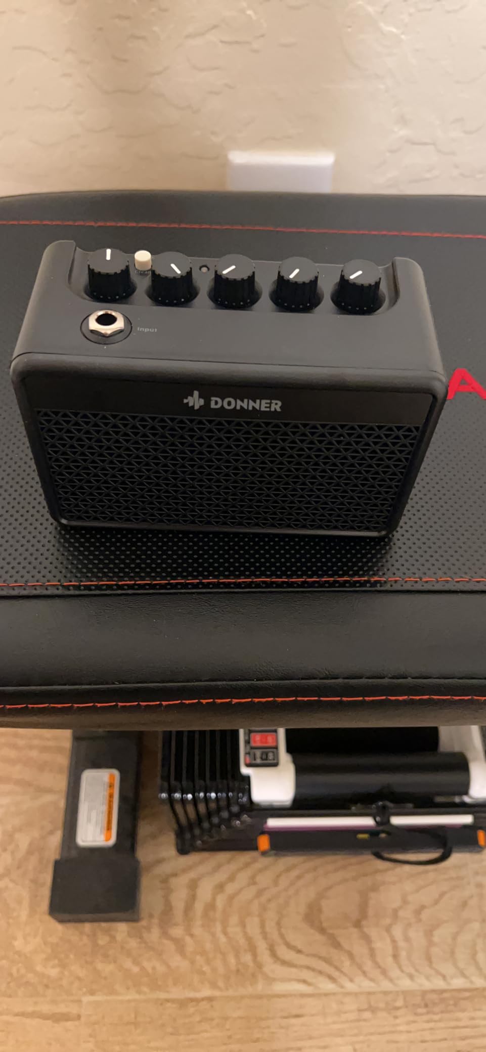 Donner Mini Electric Guitar Amp DA-10, 5W Portable Small Guitar Amplifier | Small Electric Guitar Amplifier, Practice Combo Amp, Two-Tone Channels, Compact One-Hand Size customer photo 1