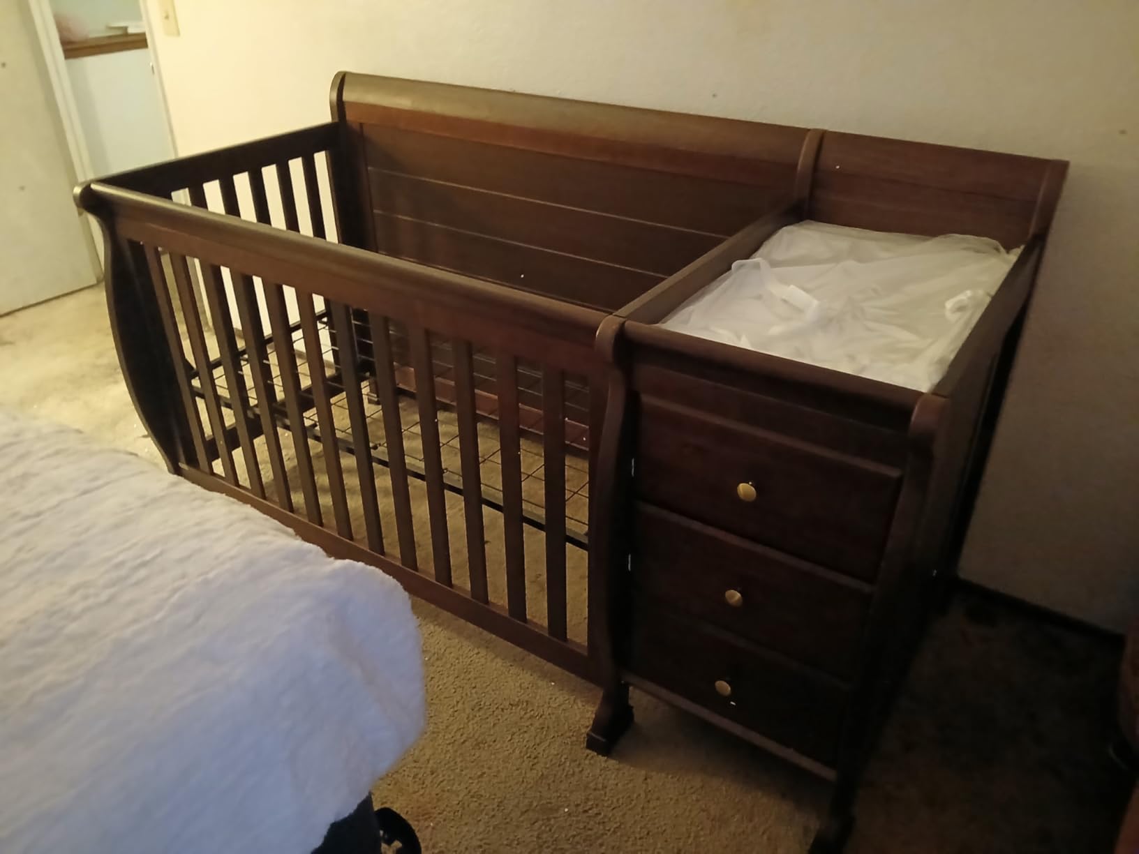 DaVinci Kalani 4-in-1 Convertible Crib and Changer Combo in White, GREENGUARD Gold Certified, Converts to Toddler Bed, Daybed & Full-Size Bed, 4 Adjustable Mattress Heights, Easy to Assemble customer photo 2