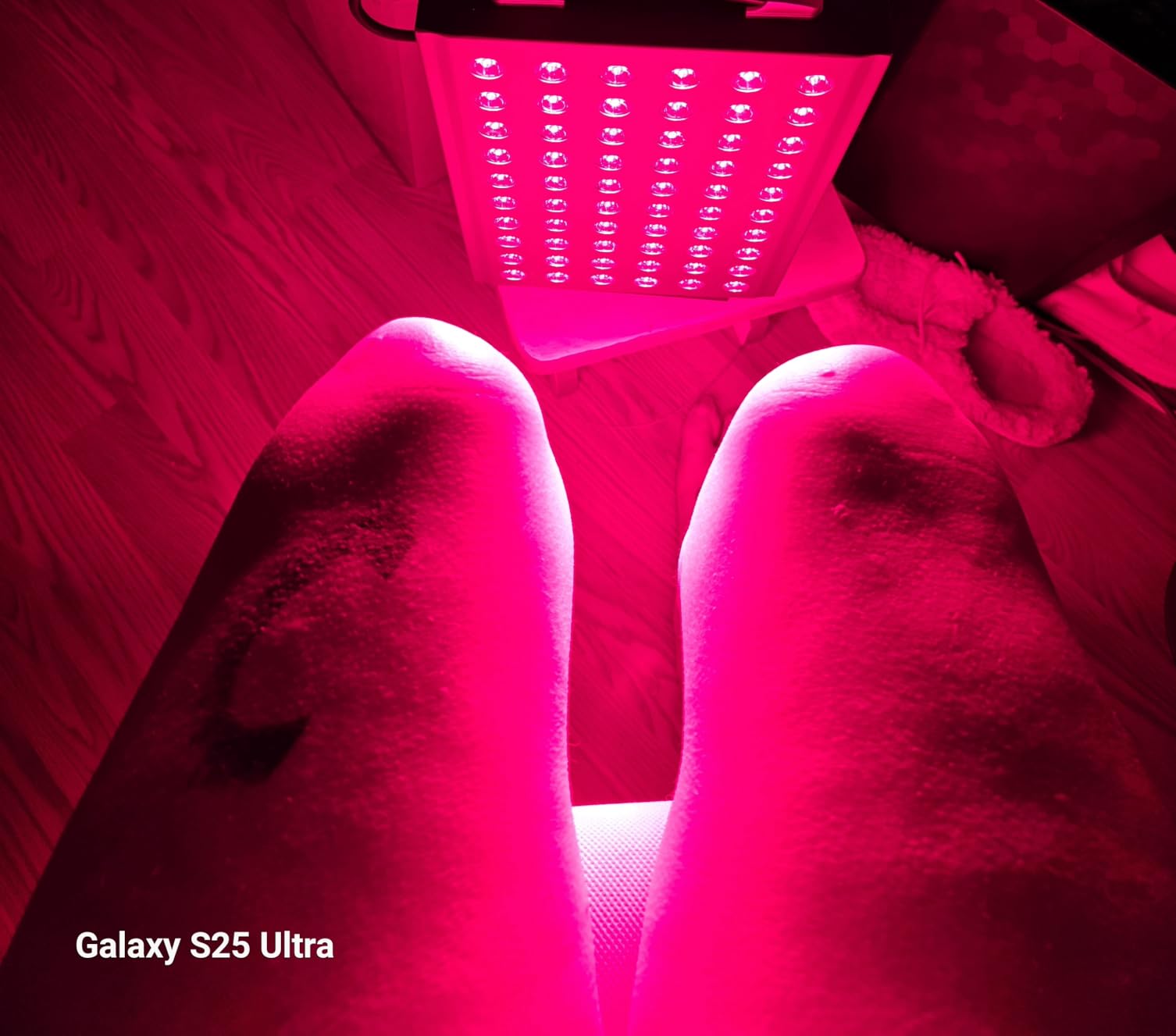 Hooga Red Light Therapy Panel Device - PRO300, 660nm Red & 850nm Near Infrared Light Therapy, 60 Dual Chip LEDs, Timer, Table Top Stand Included customer photo 1