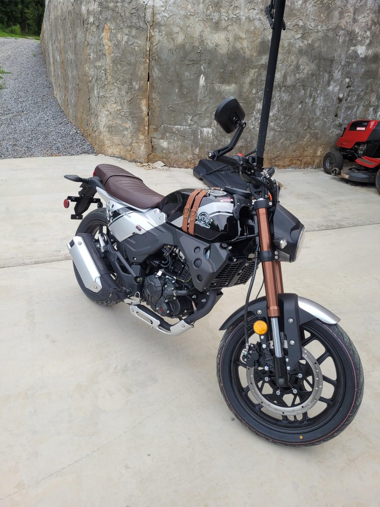 X-PRO Lifan KPM 200 Adult Motorcycle 200cc Gas Street Motorcycle Electric Fuel Injection 17HP 6 Speed made by Lifan (Black) customer photo 1