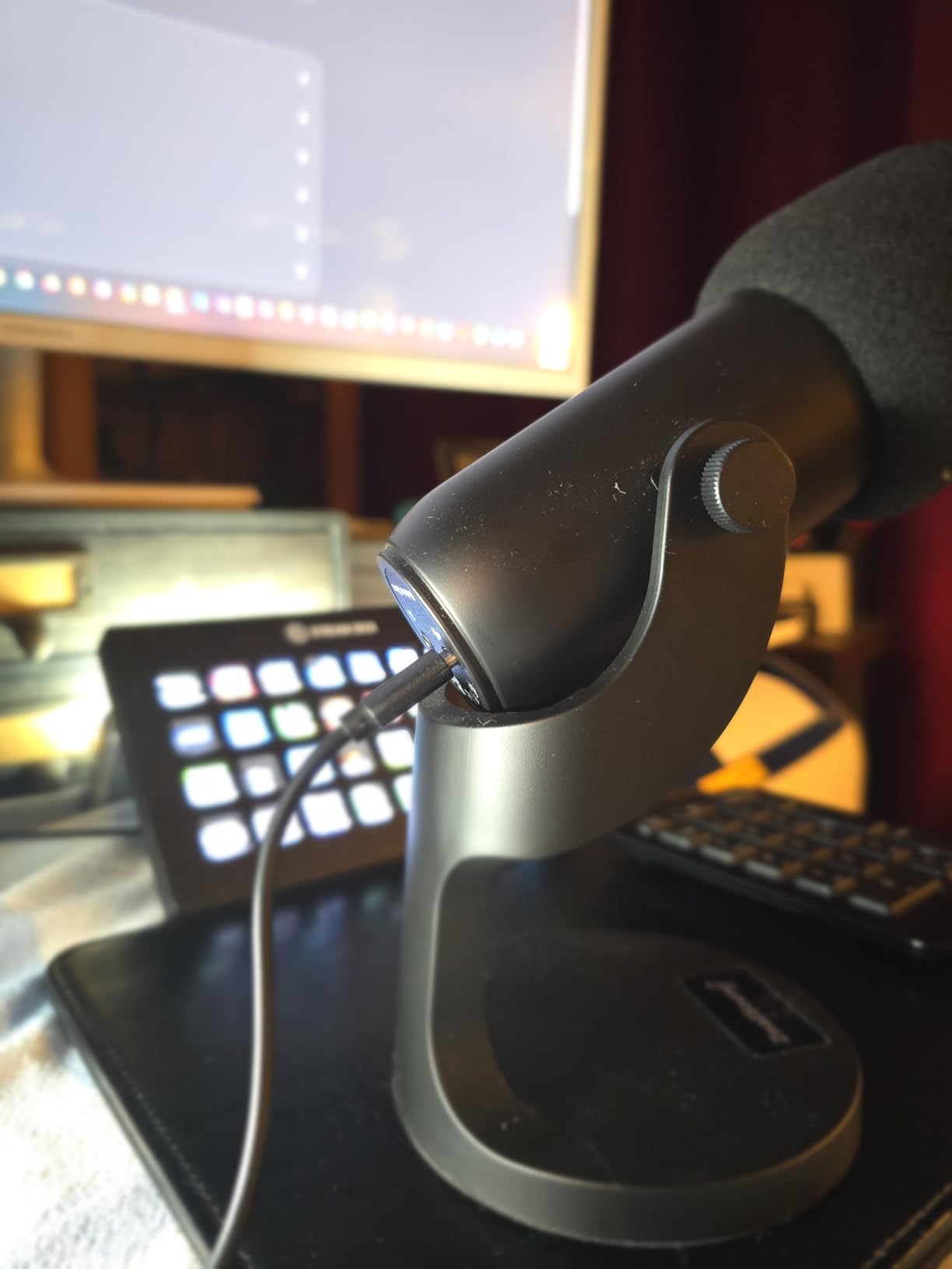 ZealSound Podcast Microphone for PC, Noise Cancellation USB Mic with Gain, Volume Adjustment & Mute Button, Monitoring & Echo customer photo 1