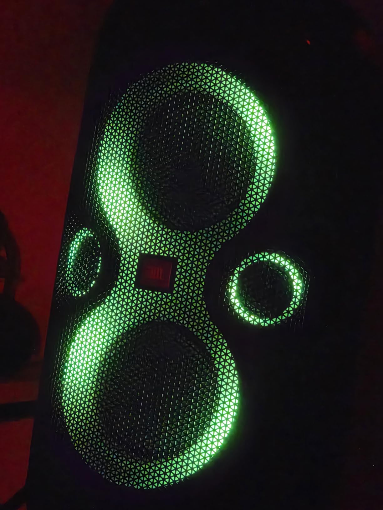JBL PartyBox 110 - Portable Party Speaker with Built-in Lights, Powerful Sound and deep bass, Black customer photo 1